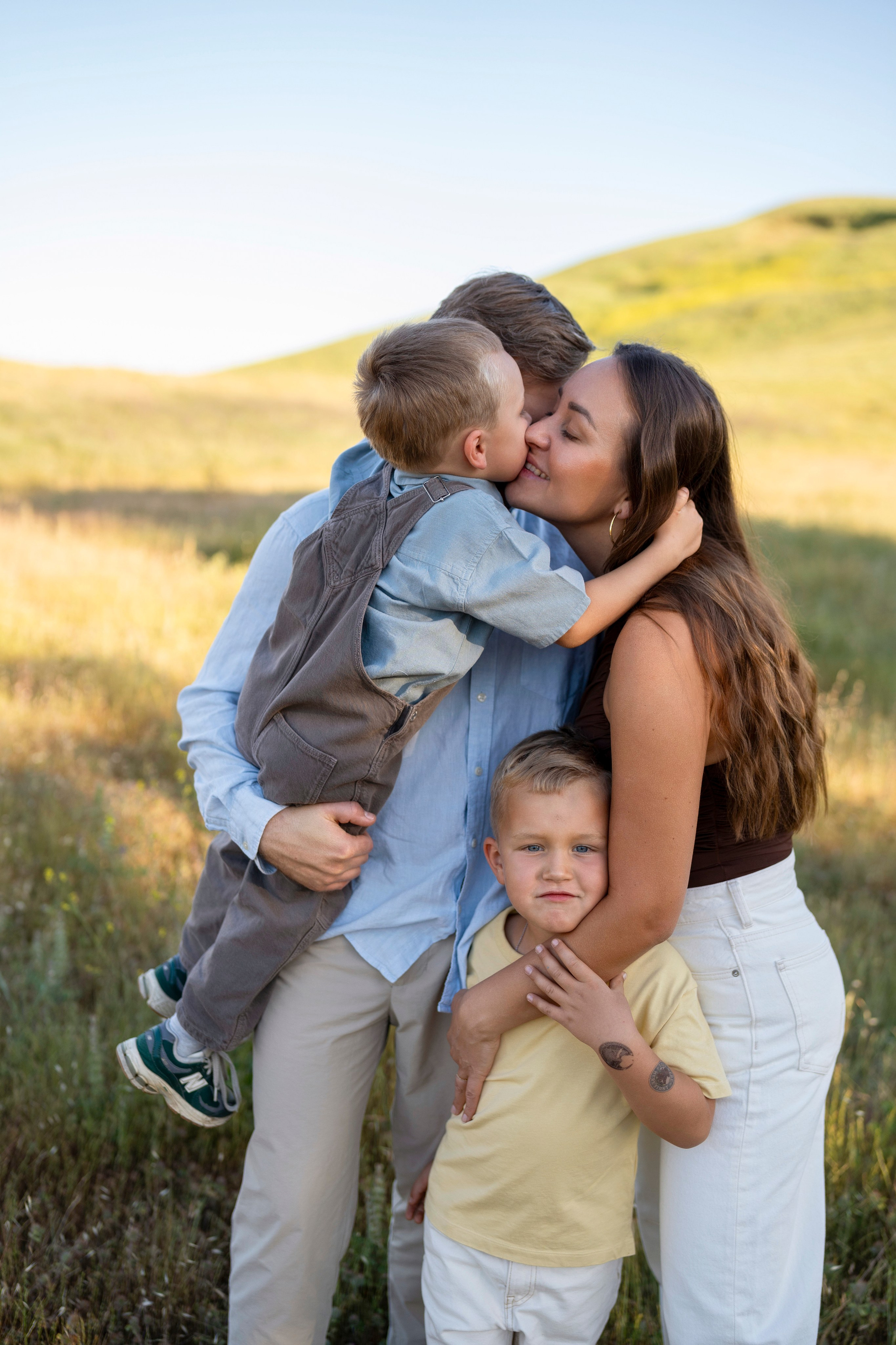 Lifestyle family session, candid family moments, outdoor family portraits, family photo shoot, natural family photos, kids and parents. Bay Area Photographer: family, maternity, love story, wedding