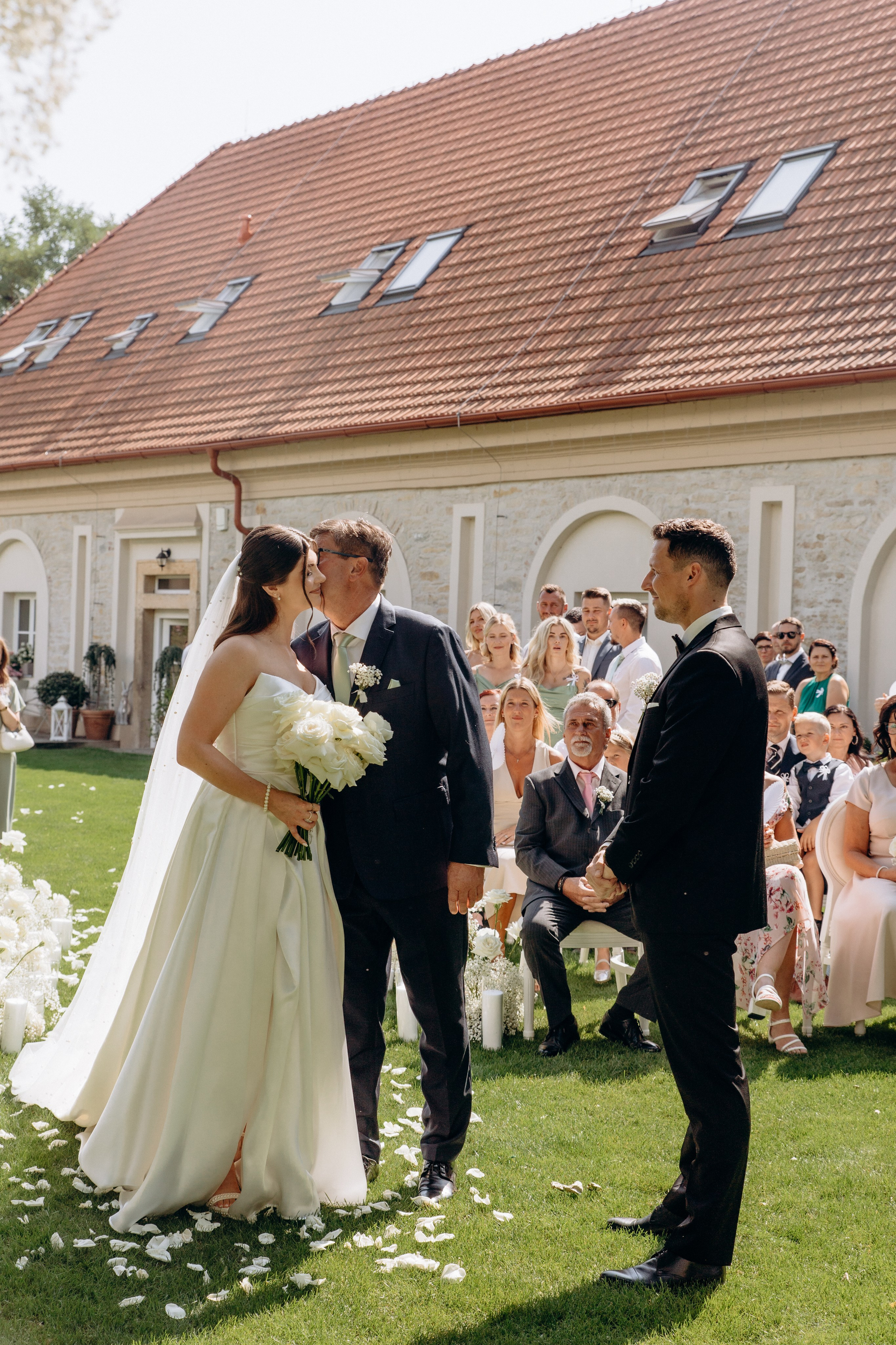 Wedding moments at Na Kmine