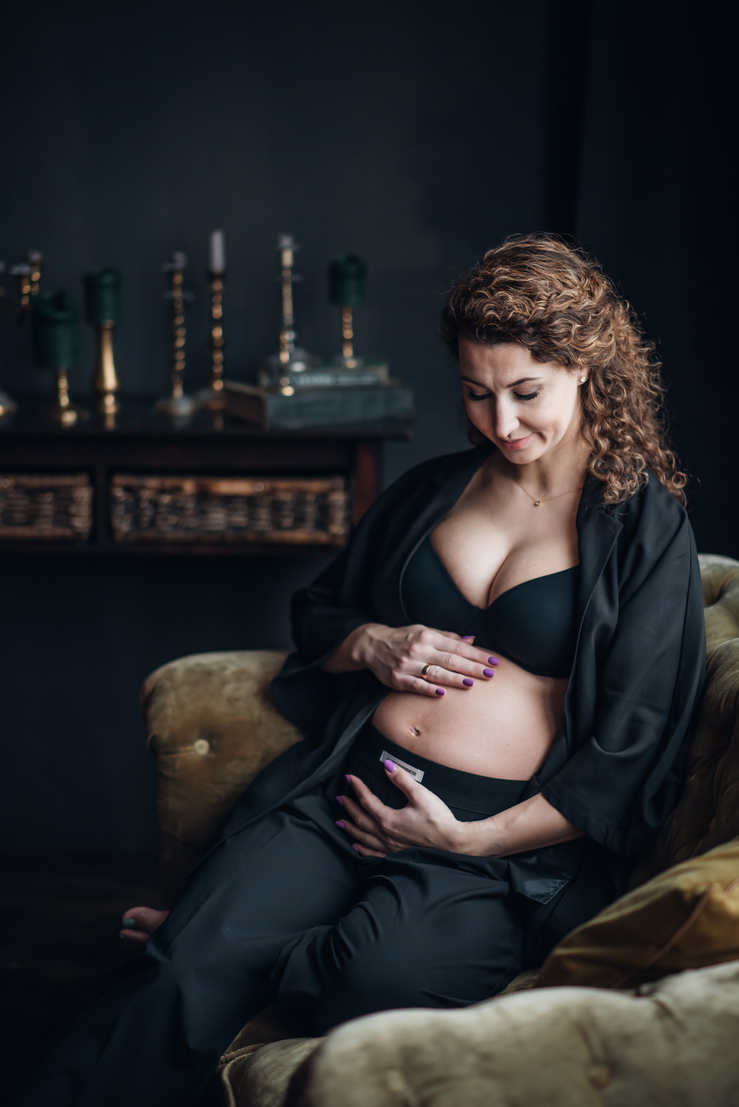 Fotosesijos studijoje. Aukse Stravi fotografė