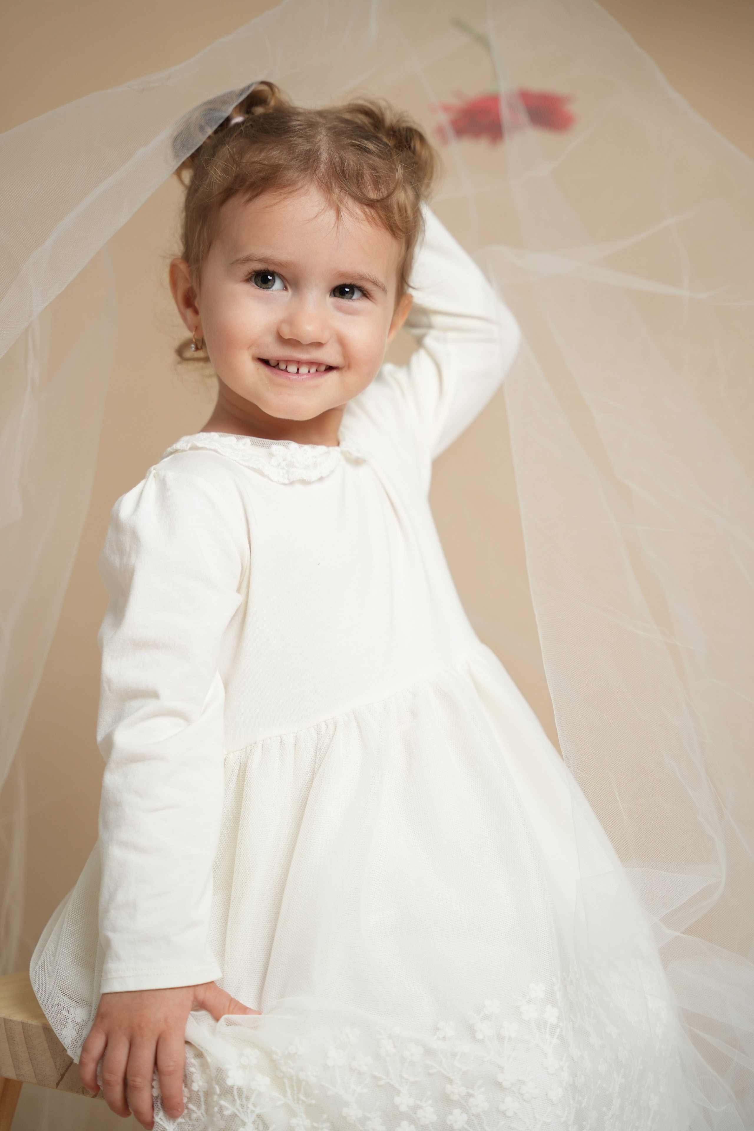 Ksenya and Stesha. Professional Photographer Abu Dhabi, Dubai — Yulia Ismoilova | 2025