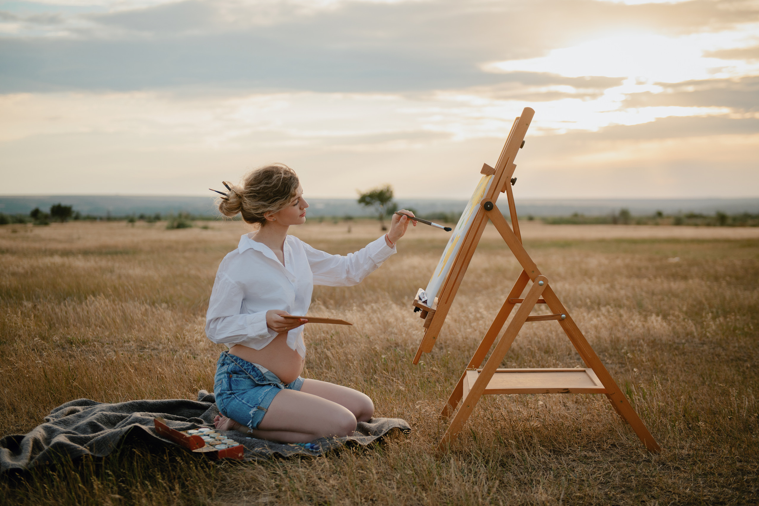 Уличная фотосессия беременности с дочкой в Праге. Профессиональный фотограф в Праге Анастасия Харитонова