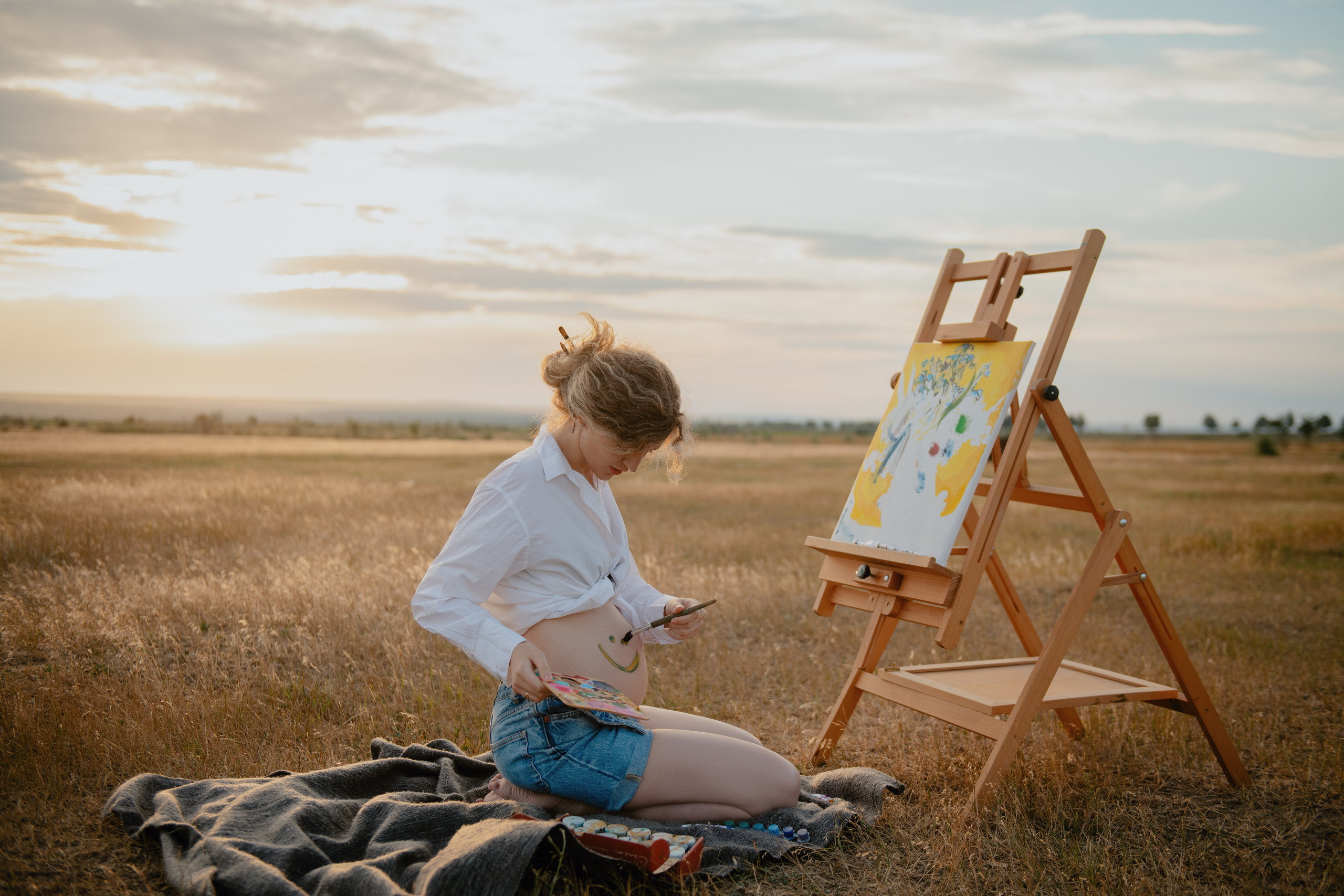 Уличная фотосессия беременности с дочкой в Праге. Профессиональный фотограф в Праге Анастасия Харитонова
