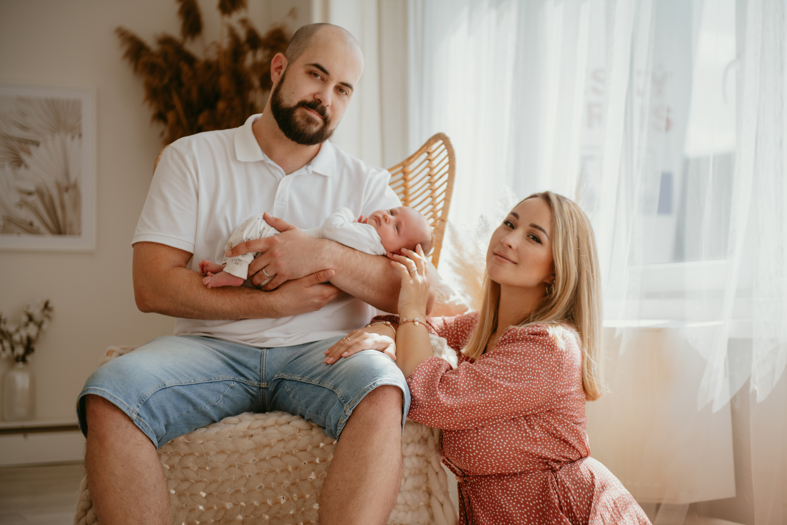 Семейная фотосессия с новорожденным в студии в Праге. Профессиональный фотограф в Праге Анастасия Харитонова