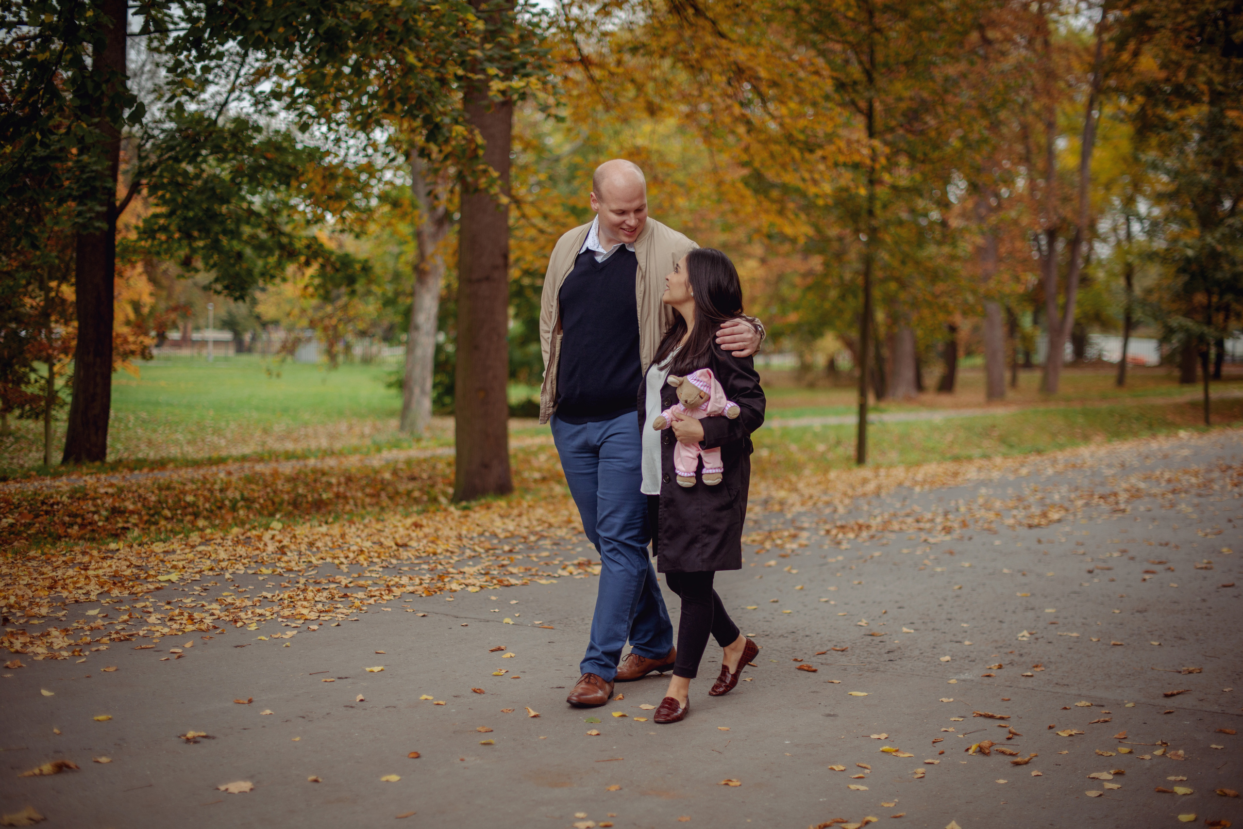 Těhotenské focení v parku Stromovka v Praze. Profesionální fotografka v Praze Anastasia Haritonova