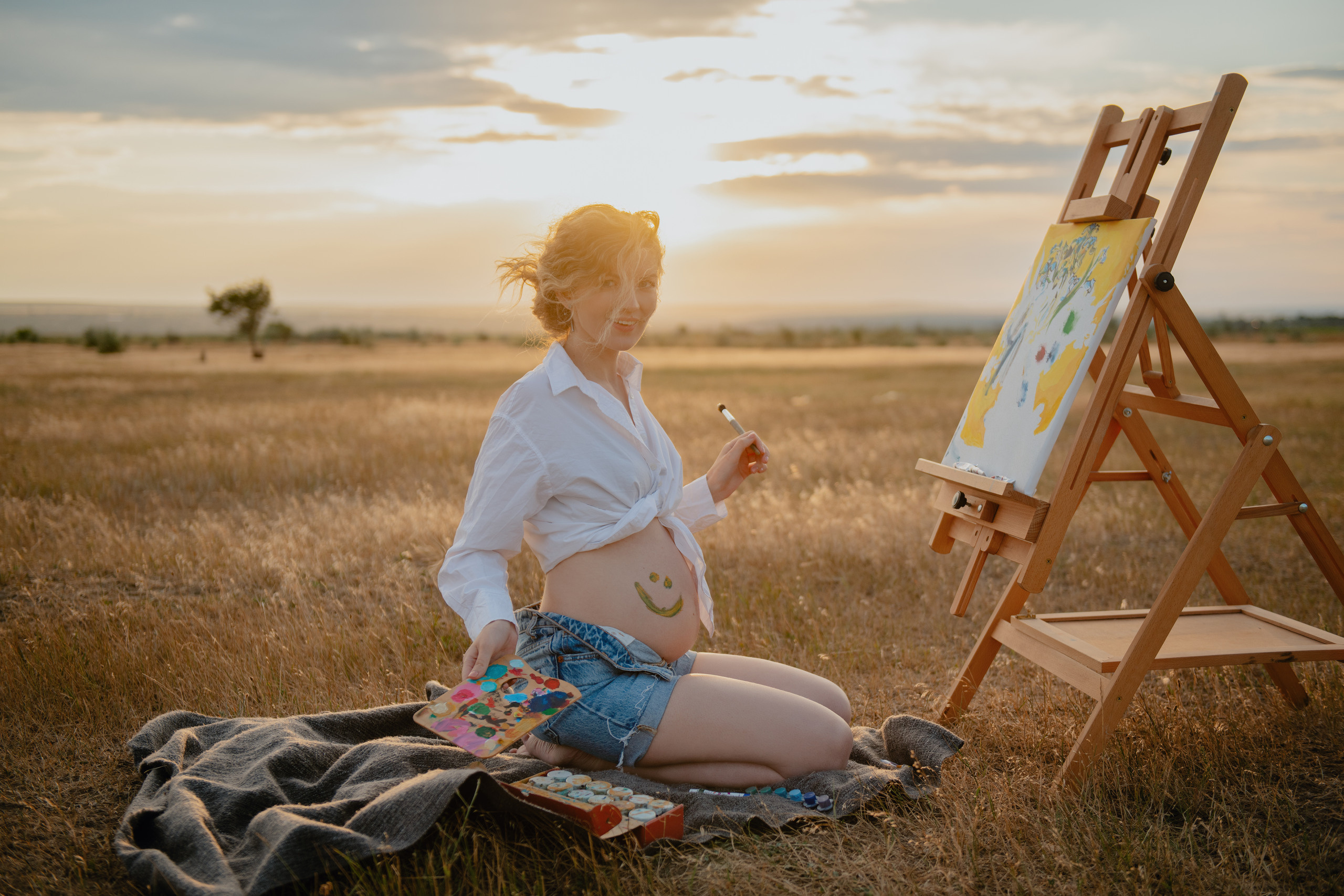 Уличная фотосессия беременности с дочкой в Праге. Профессиональный фотограф в Праге Анастасия Харитонова