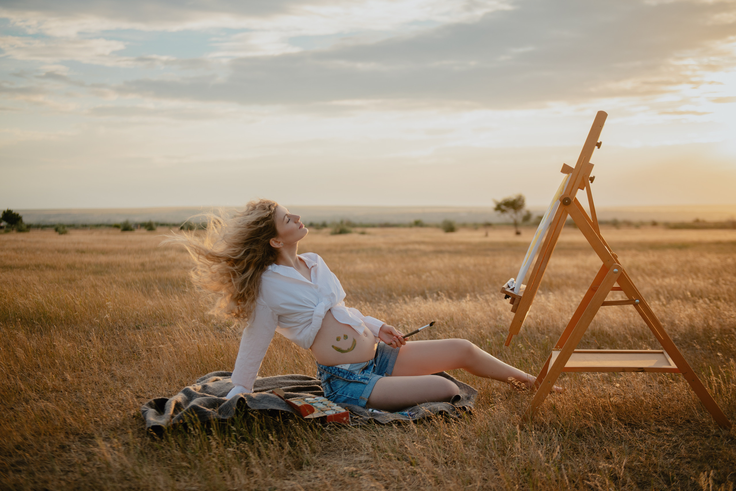 Уличная фотосессия беременности с дочкой в Праге. Профессиональный фотограф в Праге Анастасия Харитонова