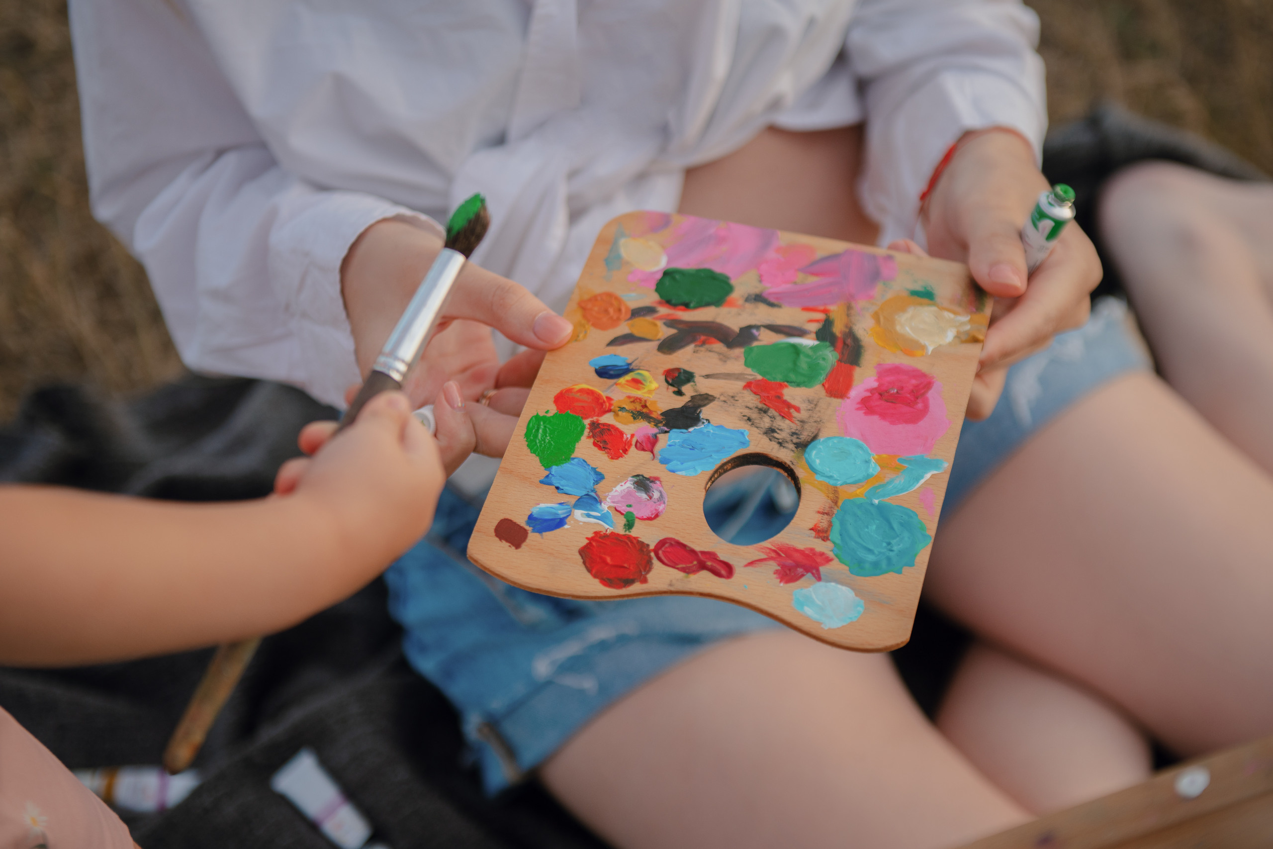 Уличная фотосессия беременности с дочкой в Праге. Профессиональный фотограф в Праге Анастасия Харитонова