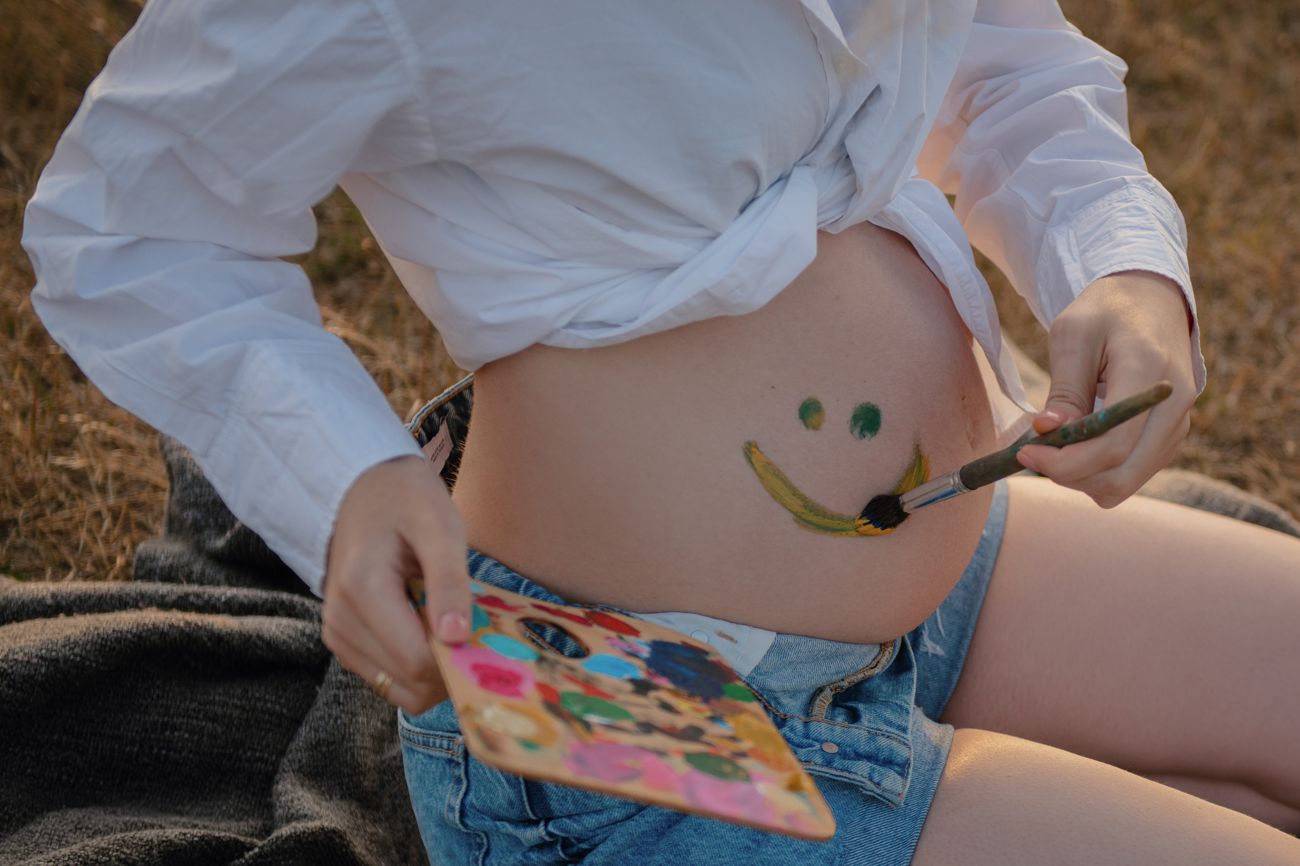 Уличная фотосессия беременности с дочкой в Праге. Профессиональный фотограф в Праге Анастасия Харитонова