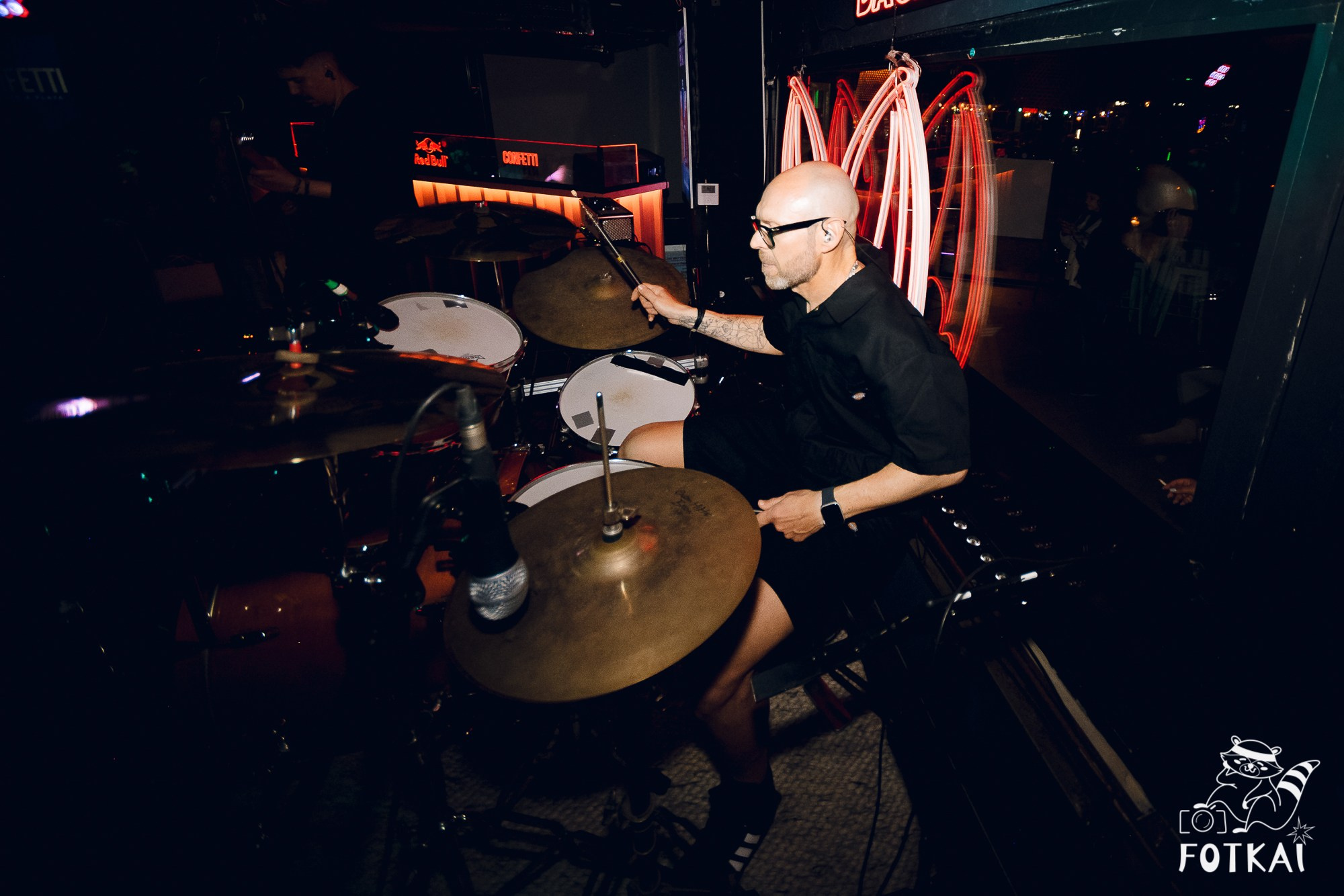 Концерт Delyrio в Confetti Playa Alicante — живое выступление группы, февраль 2026 | FOTKAI