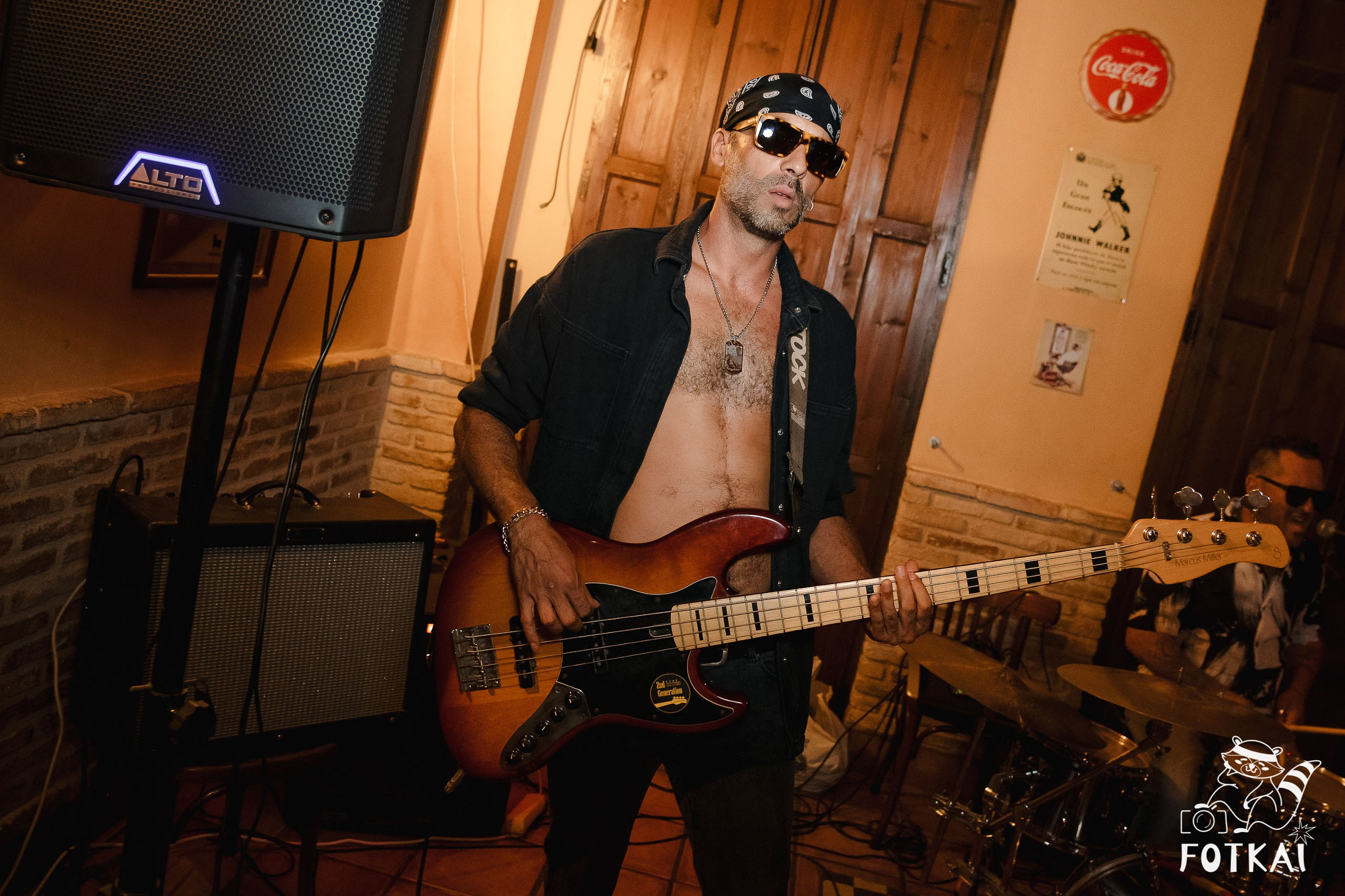 Stones of the Coast en Café Aljibe Rojales: Reportaje fotográfico 30.08.25 | FOTKAI