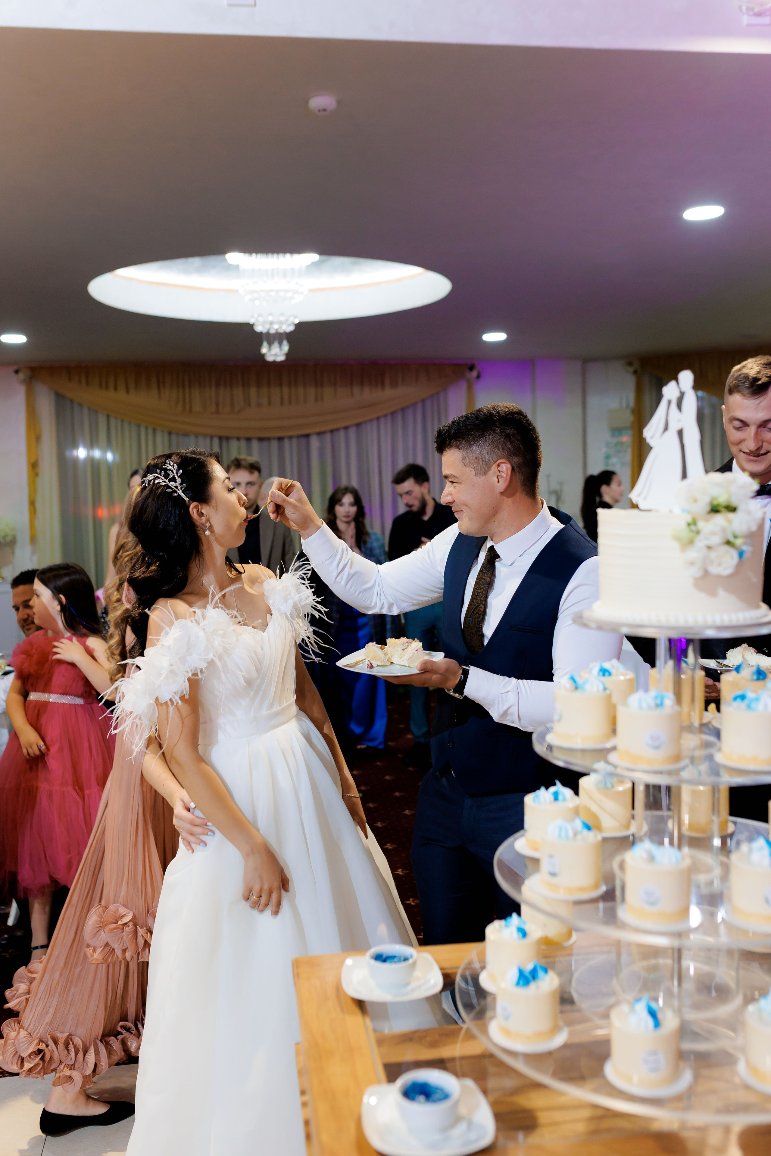 Loredana & Emilian – Ziua Nunții | Videografie - fotografie Botez Suceava, Iași, Botoșani. Servicii foto-video profesionale, pentru momente de neuitat