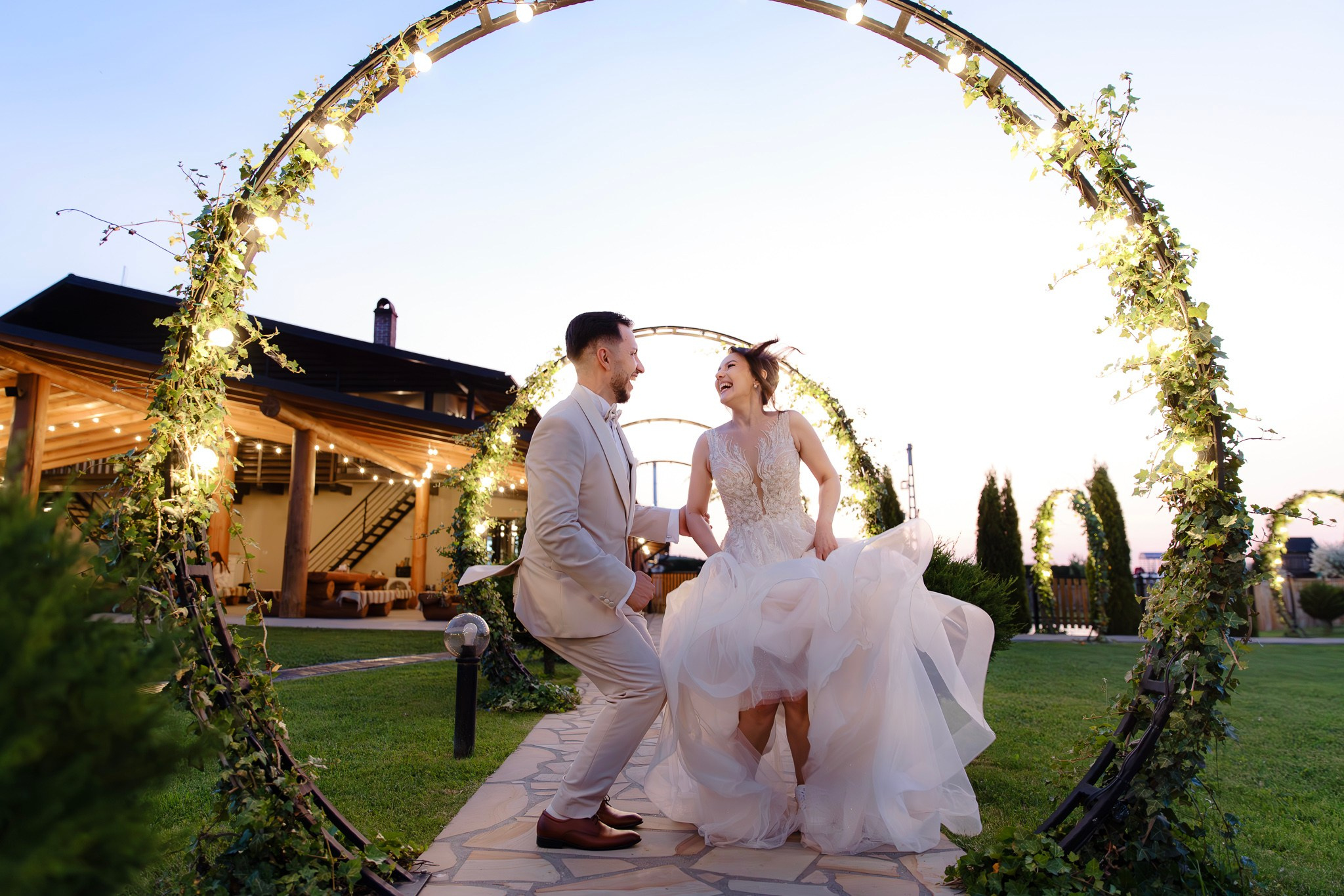 Ioana & Ionuț | Nuntă de poveste la Păstrăvăria Poiana din Mălini județul Suceava. Servicii foto-video profesionale, pentru momente de neuitat