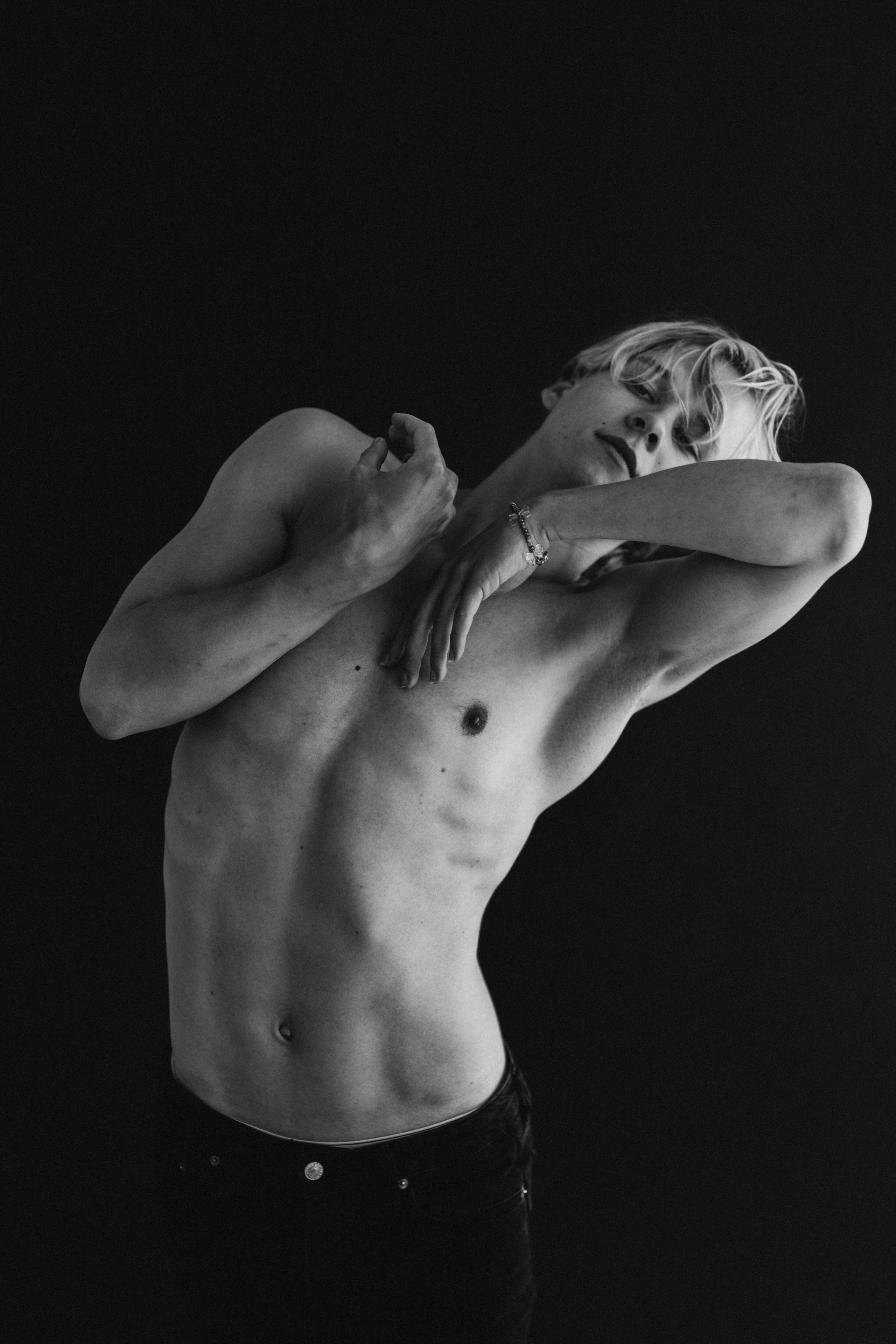 DANCERS. Victoria Olonen – Cinematic Portrait Artist | Helsinki & Europe
