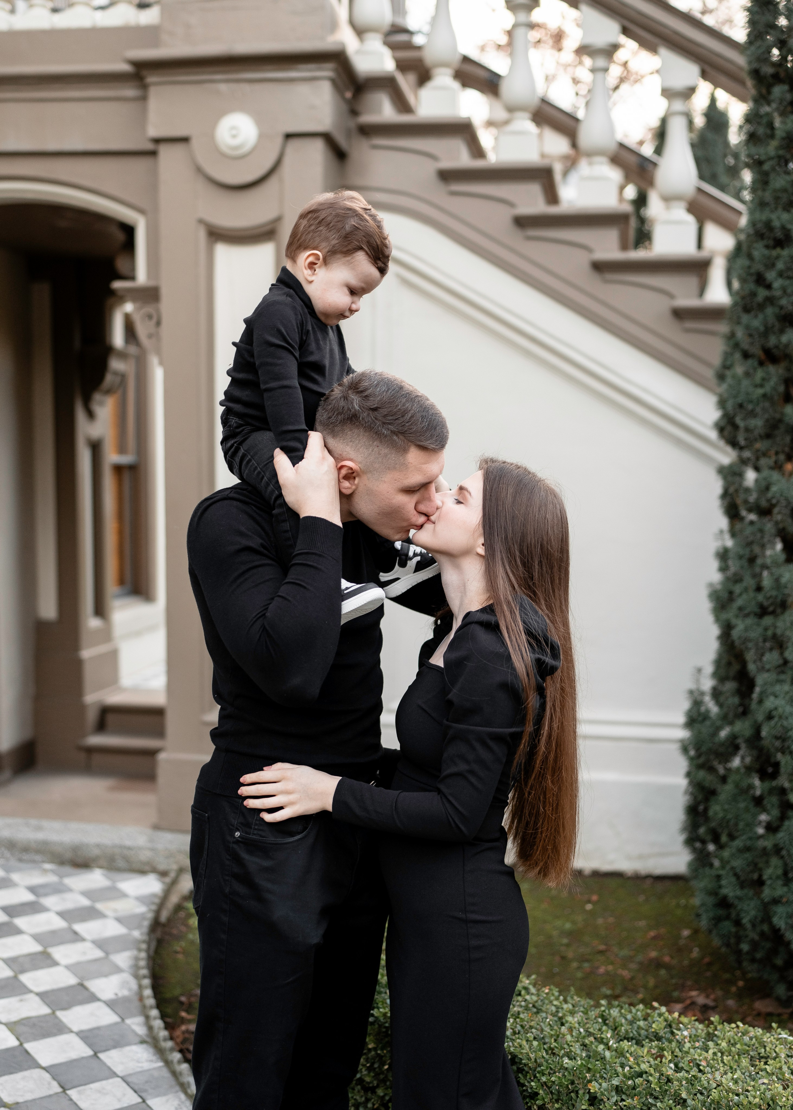 Artem, Nadia & Elisha. Family photographer in Sacramento | Sofia Pavenko