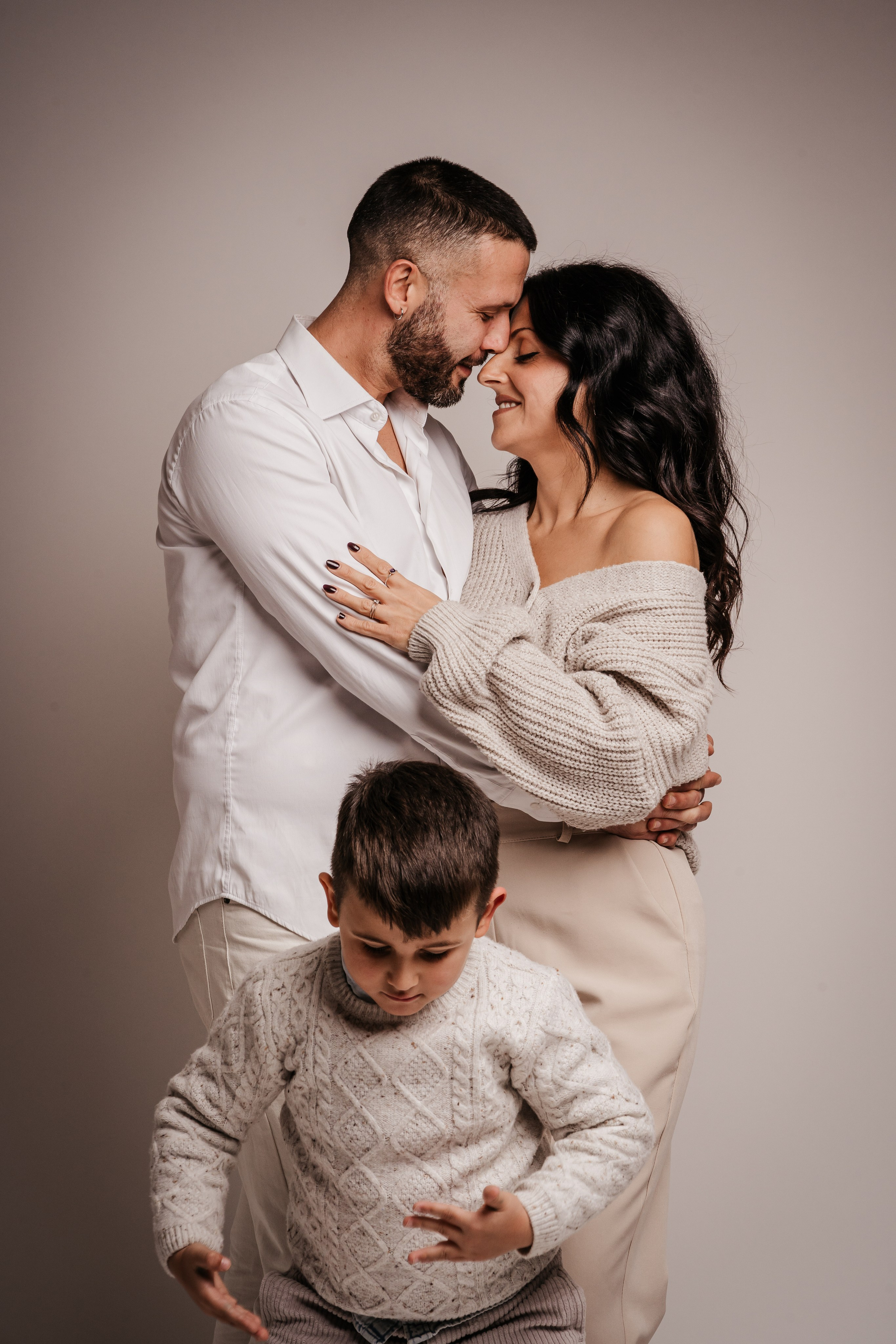 Ritratti di Famiglia | Momenti Intimi e Legami Autentici. Fotografa maternity, family e business a Pomezia e Roma – Simona Henkel