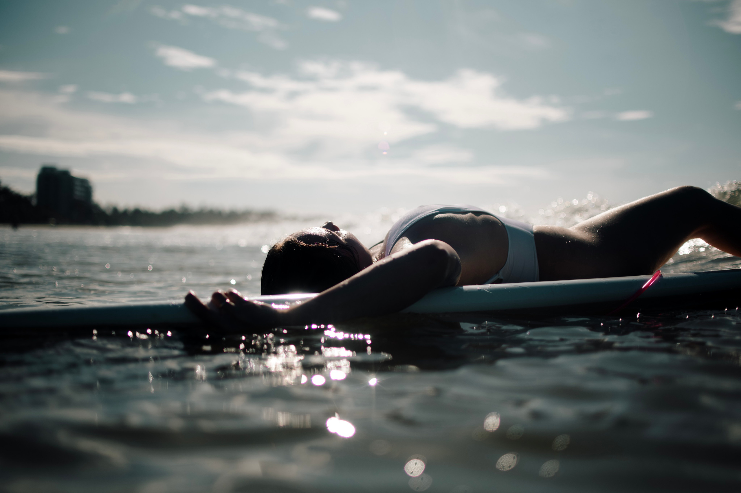 Photoshoot with a surfboard | Colour
