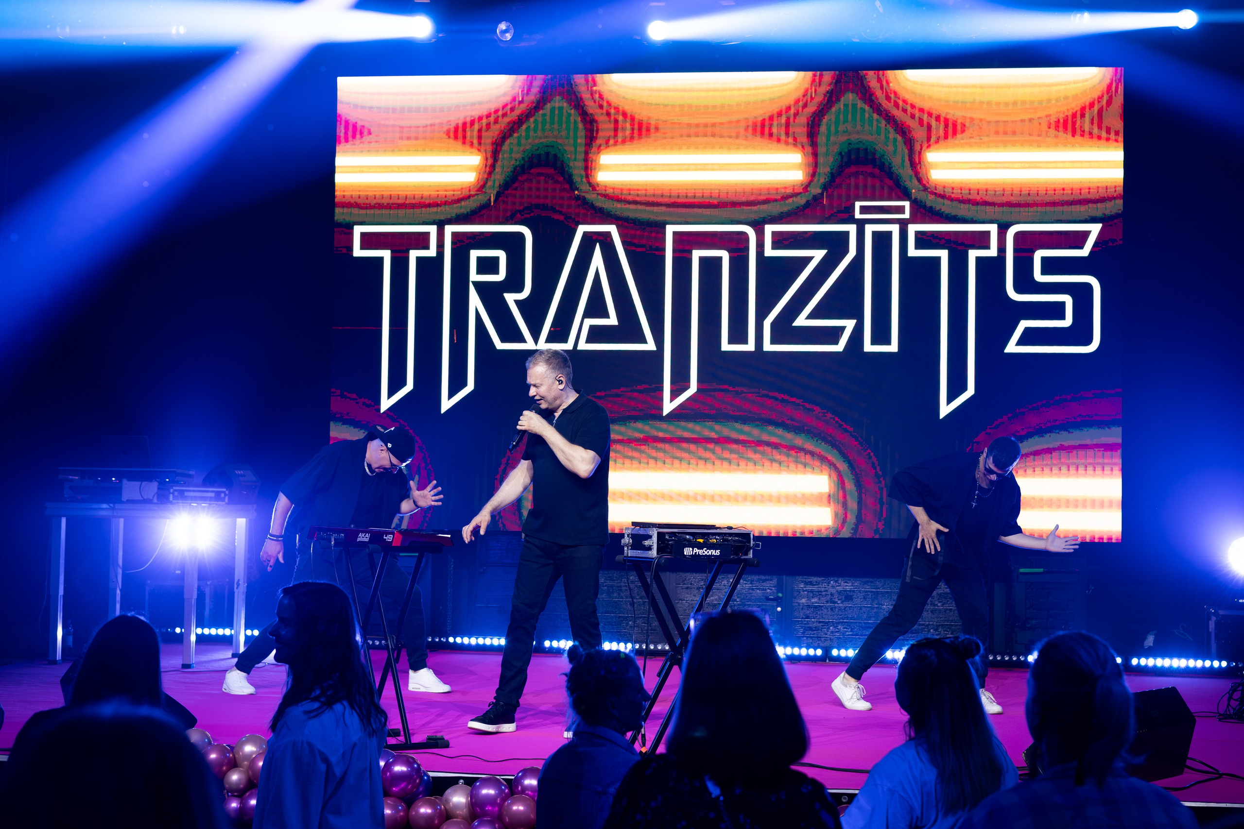 Atsauksmes. Portretu fotosesija Rīgā| Biznesa portretu foto | Korporatīvās un darbinieku fotosesijas | Pasākumu fotogrāfs | Produktu fotogrāfs