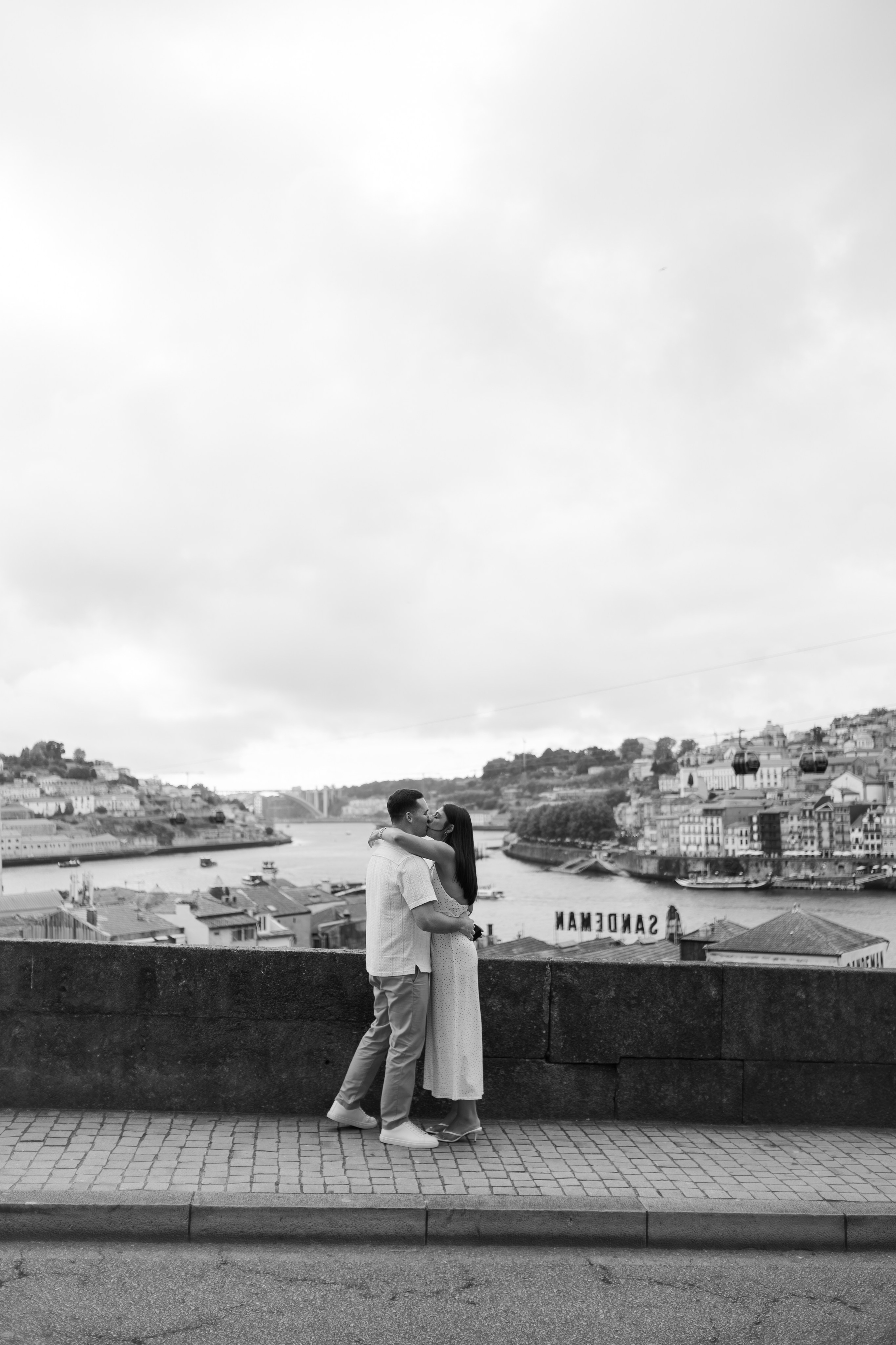Wedding Proposal in Porto. Fotógrafo de casamentos e destination wedding no Porto, Portugal — Davi Valente | Lisboa, Douro, Roma e Lago de Como
