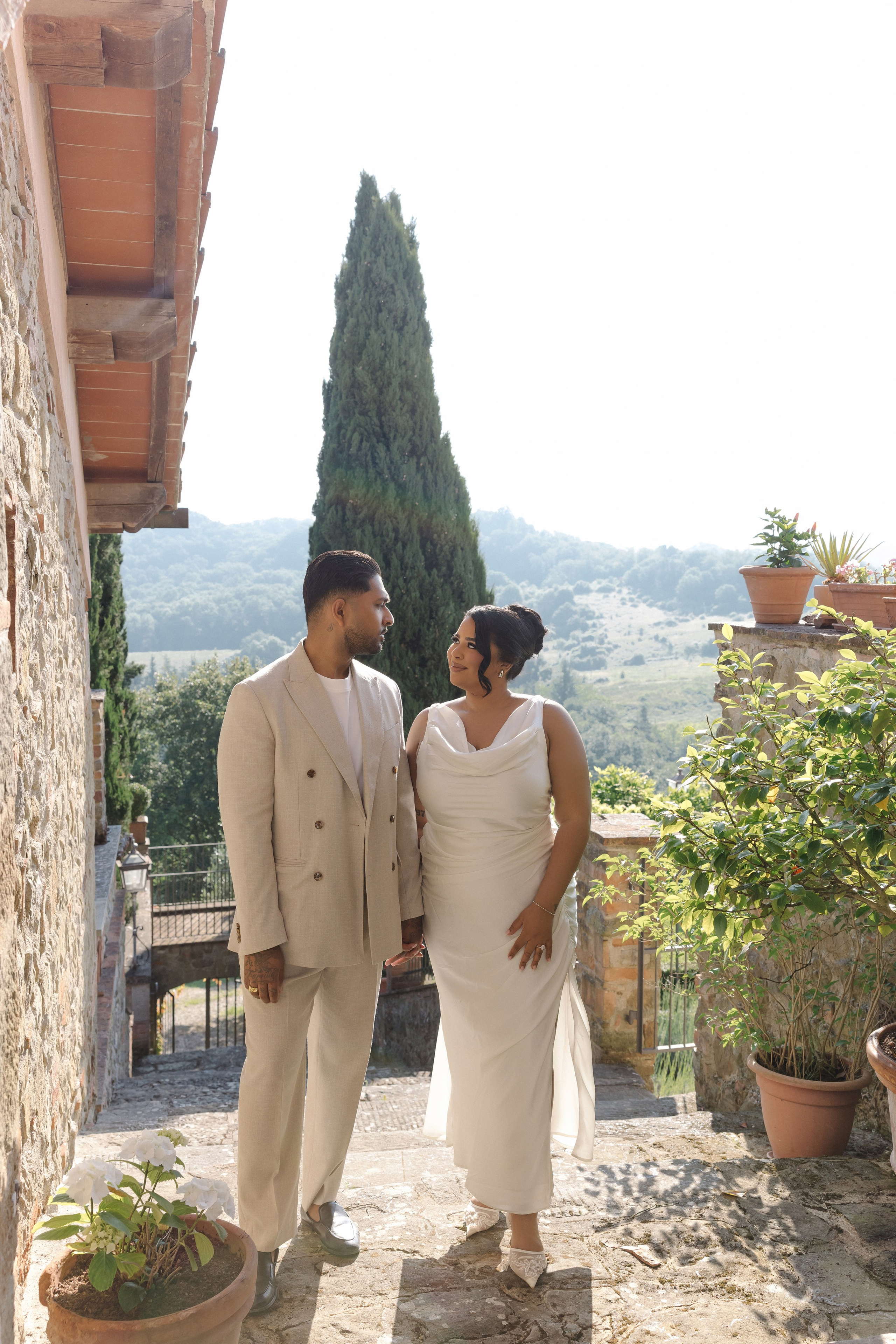 Pre-wedding in Tuscany. Wedding photographer Italy