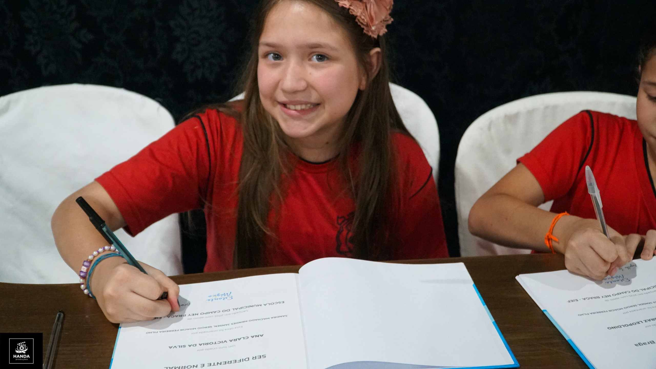 Noite autógrafos colégio Aurélio Buarque de Holanda. Handa Produções