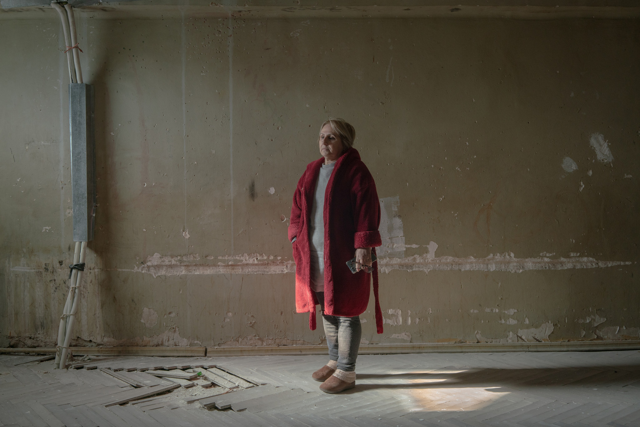 Liana stands in the Hall of the former AIA sanatorium. After the war, Liana was able to travel to Abkhazia one more time. Her Abkhaz friend helped her with this. he drove her past her house, in which other people already lived. she tries not to watch footage from Abkhazia, because every time her heart feels bad.