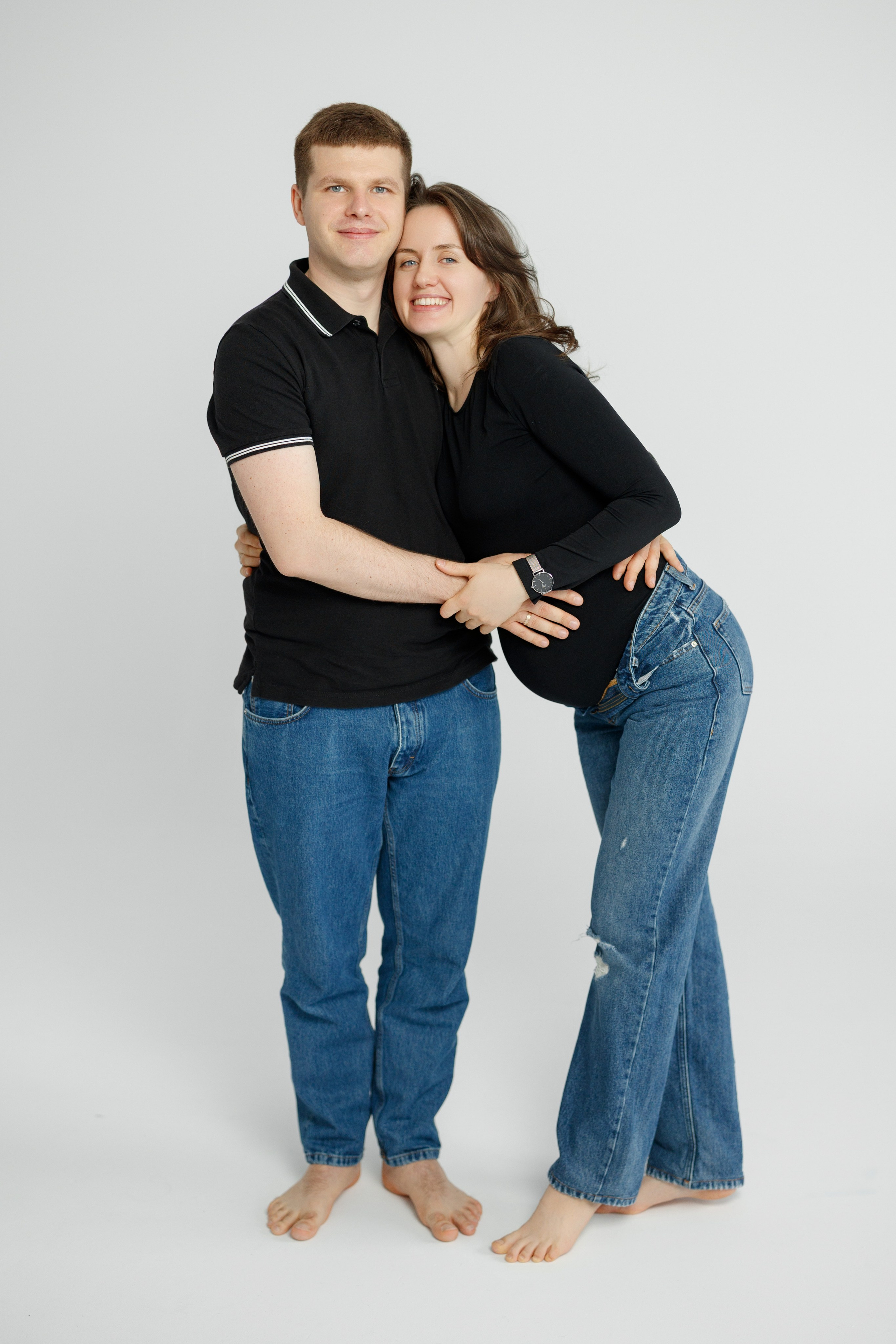 Ședință Foto de Familie — Stil Minimalist pe Fundal Alb. Scarlat Photography