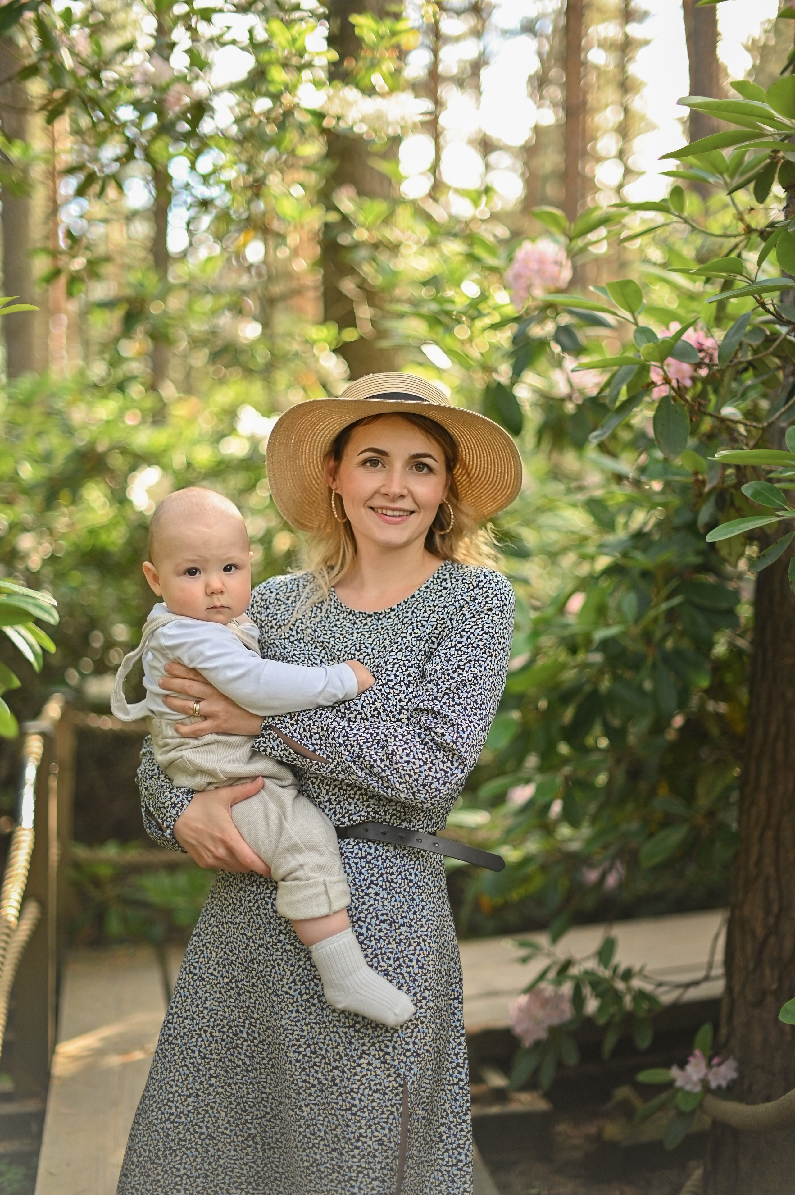 Семья в парке Рододендронов. Детский и семейный фотограф в финляндии дина пулкка. контент фотограф