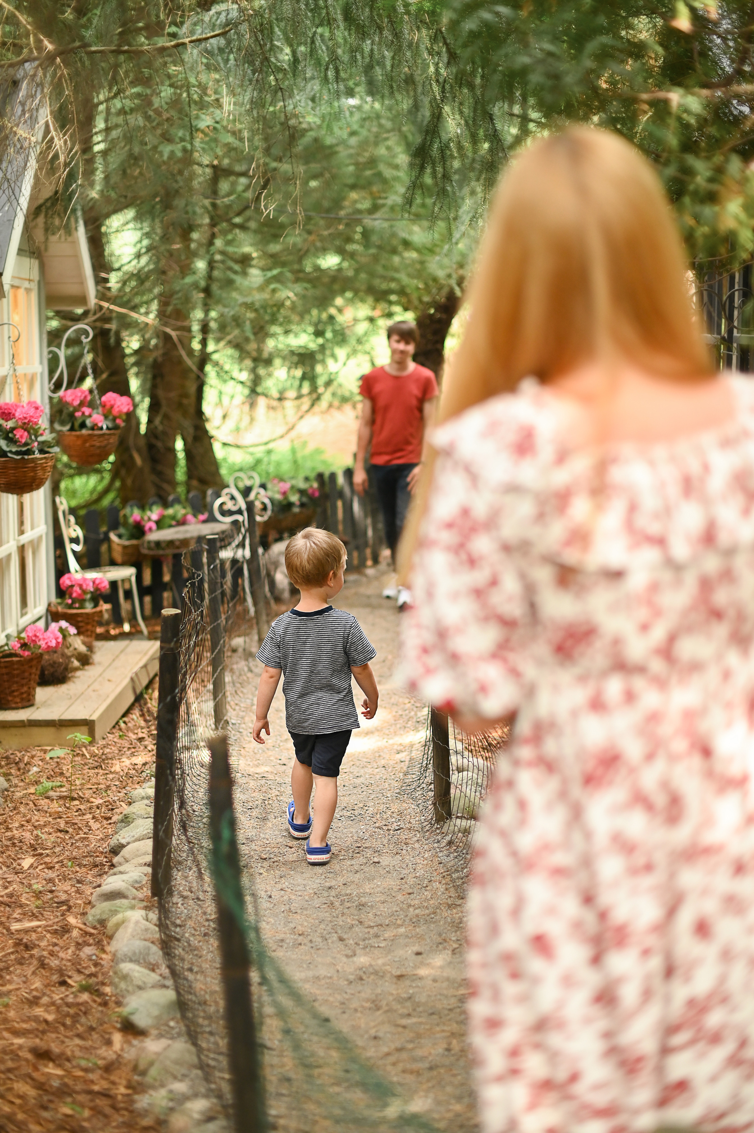 Семья в Koiramäen Pajutalli. Детский и семейный фотограф в финляндии дина пулкка. контент фотограф