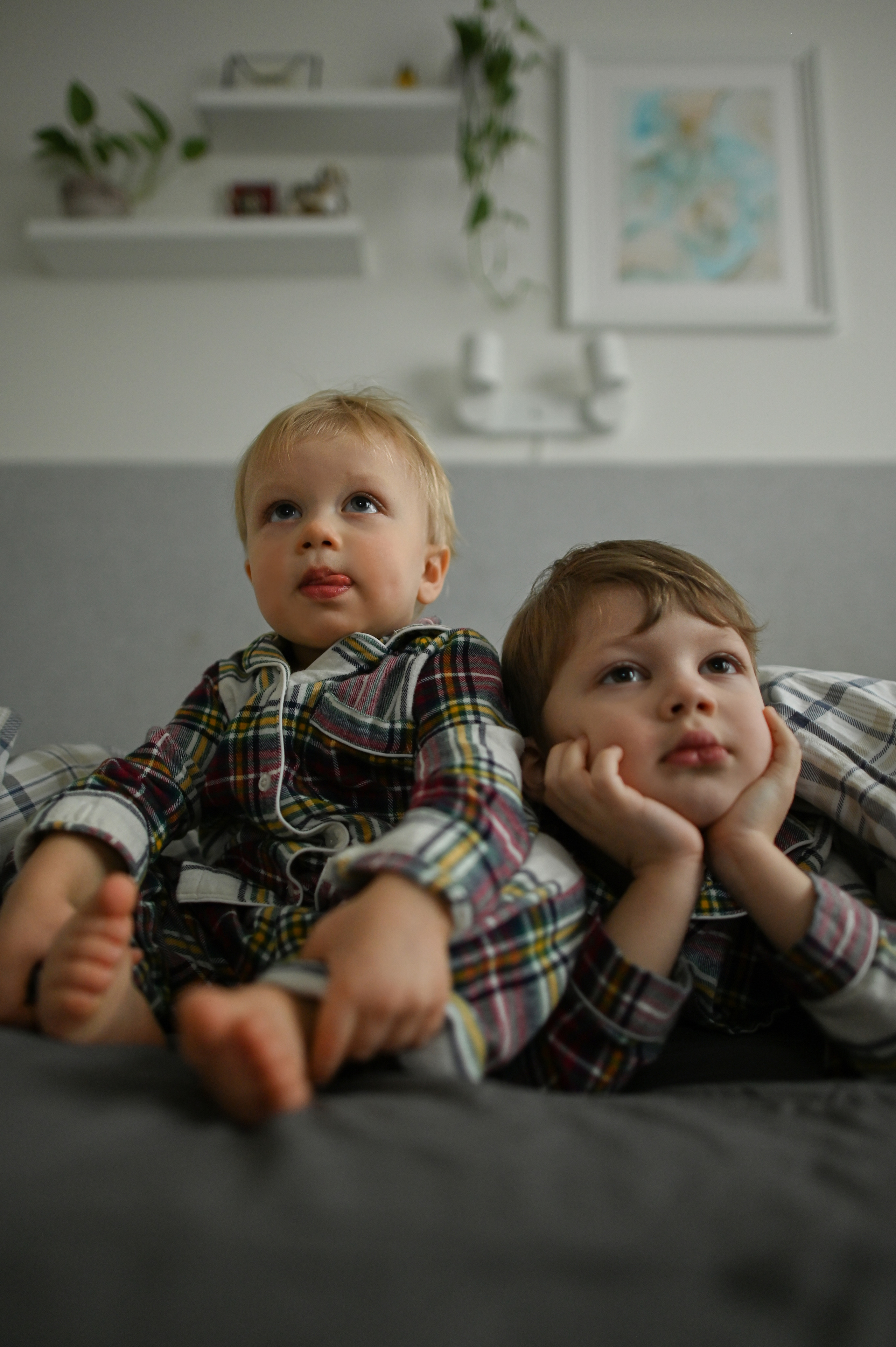 Братья встречают Рождество. Детский и семейный фотограф в финляндии дина пулкка. контент фотограф