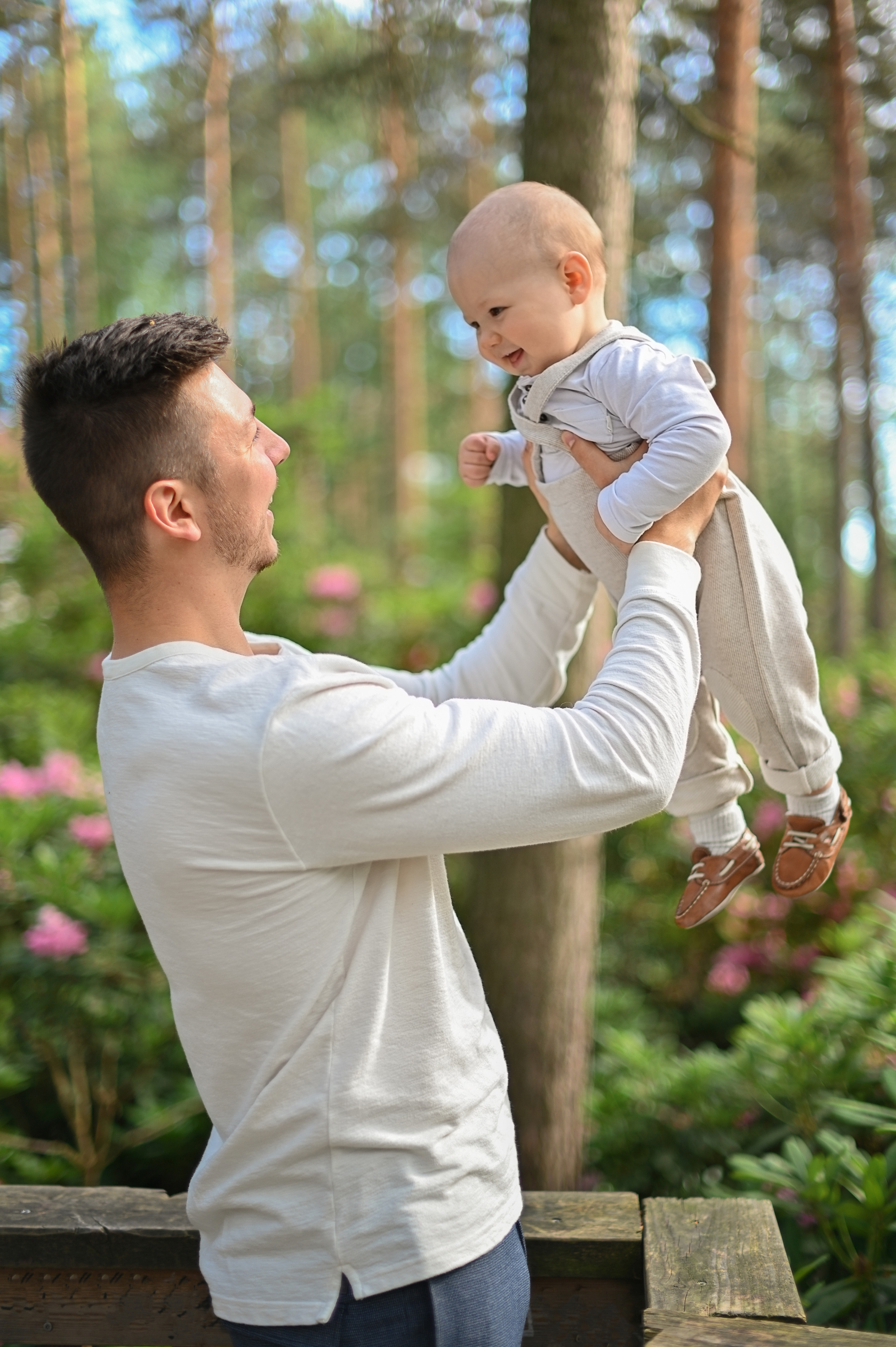 Семья в парке Рододендронов. Детский и семейный фотограф в финляндии дина пулкка. контент фотограф