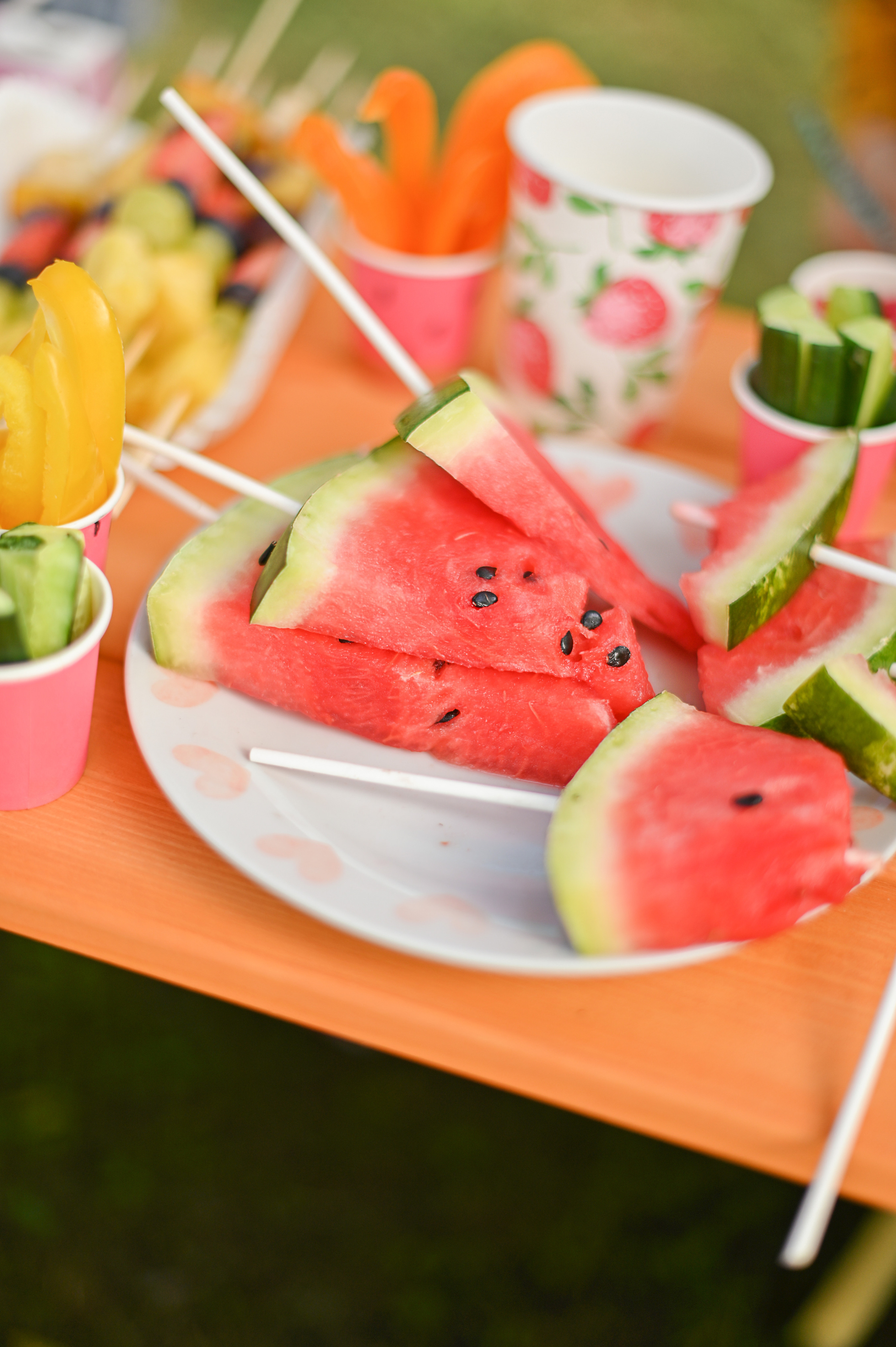 Адель 4 года. Гавайская вечеринка во дворе многоквартирного дома. Детский и семейный фотограф в финляндии дина пулкка. контент фотограф