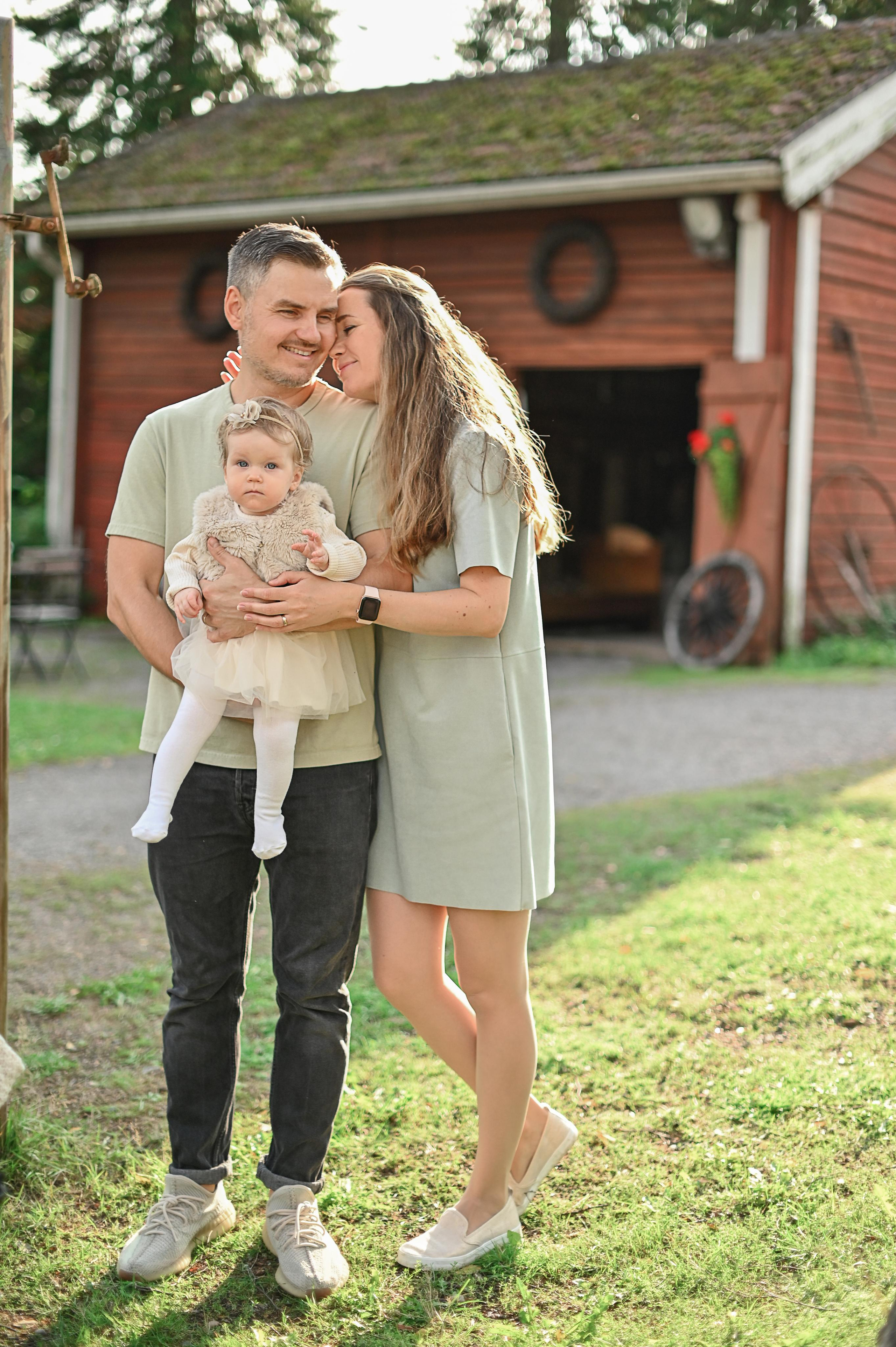 Семейная съемка в Koiramäen Pajutalli. Детский и семейный фотограф в финляндии дина пулкка. контент фотограф