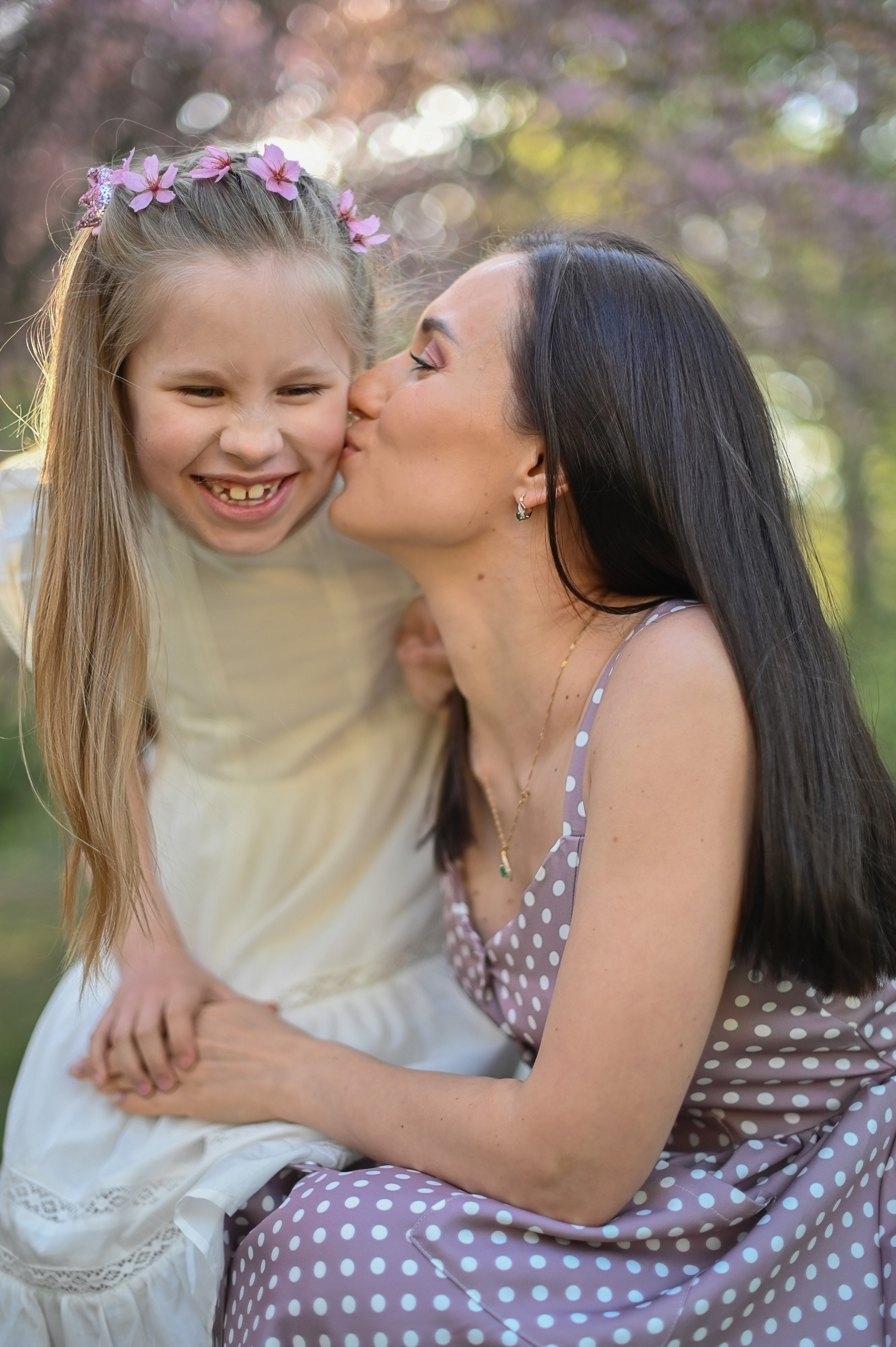 Цветение сакуры. Мама и дочь. Детский и семейный фотограф в финляндии дина пулкка. контент фотограф
