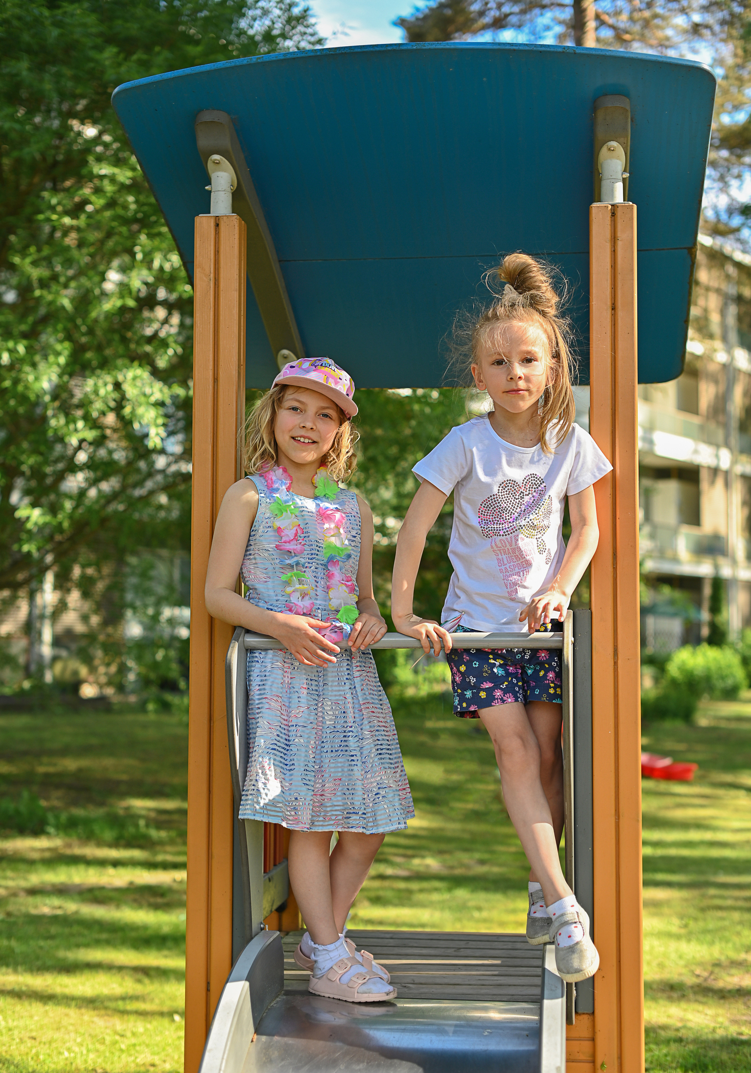 Адель 4 года. Гавайская вечеринка во дворе многоквартирного дома. Детский и семейный фотограф в финляндии дина пулкка. контент фотограф