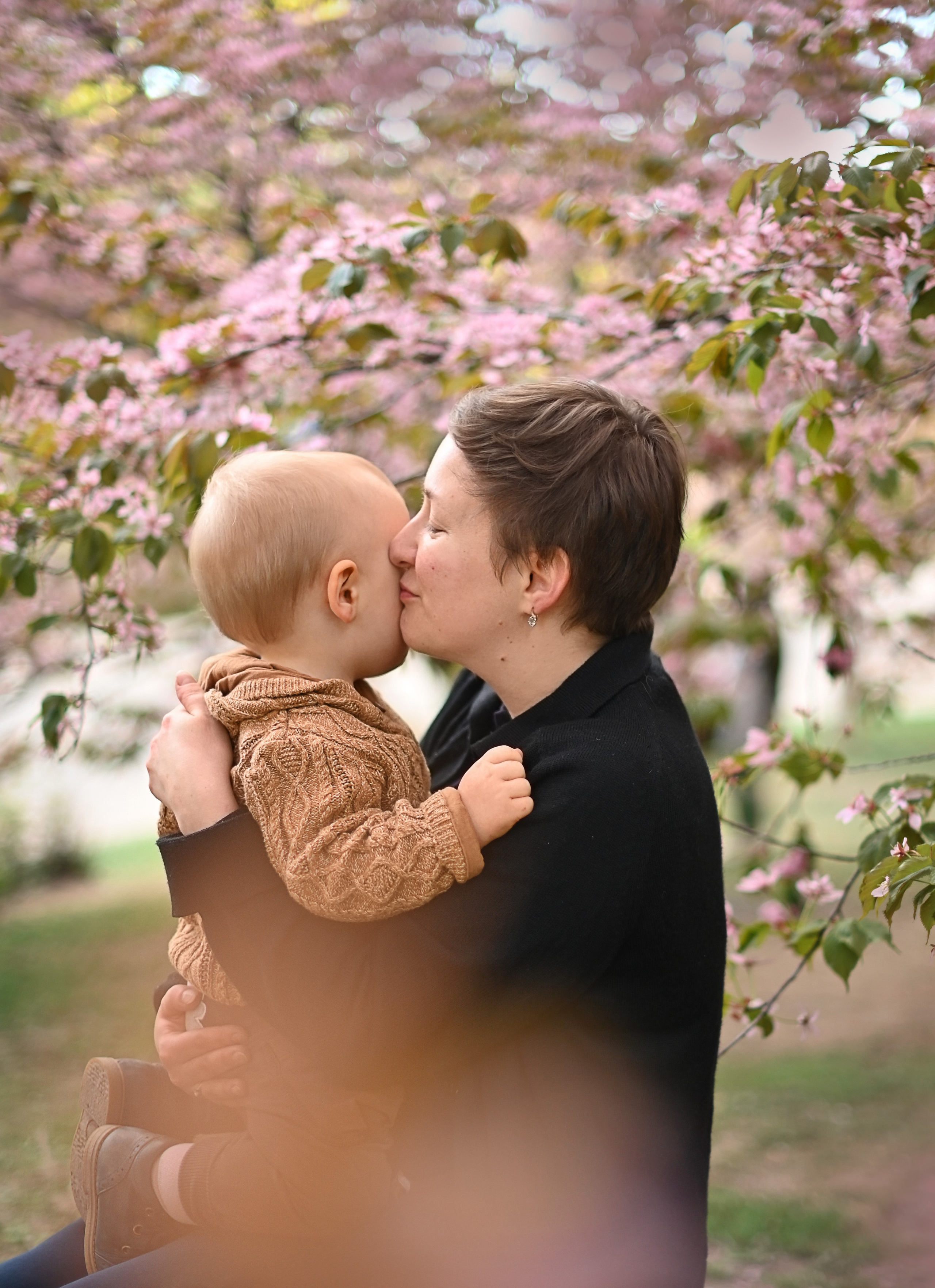 Сакура. Мама и сын. Детский и семейный фотограф в финляндии дина пулкка. контент фотограф