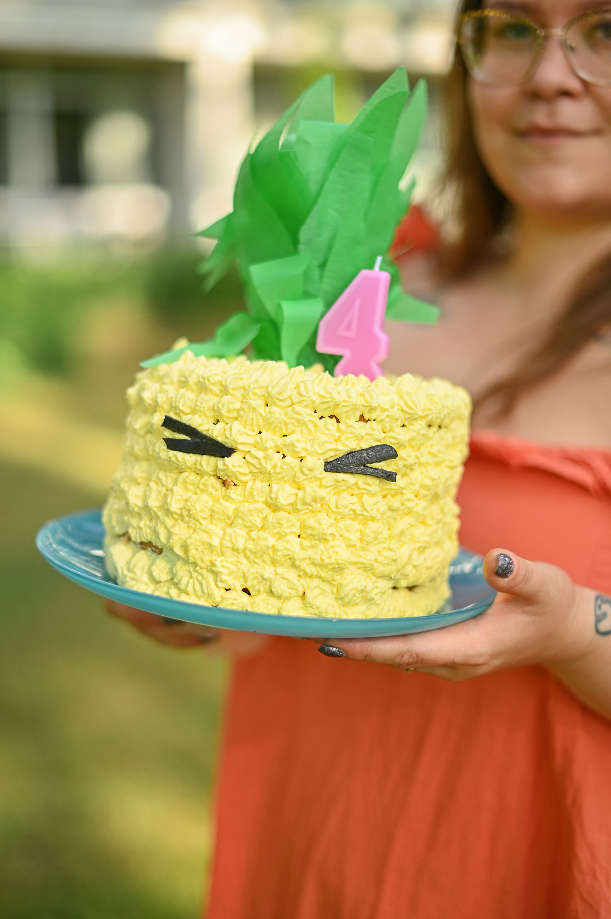 Адель 4 года. Гавайская вечеринка во дворе многоквартирного дома. Детский и семейный фотограф в финляндии дина пулкка. контент фотограф