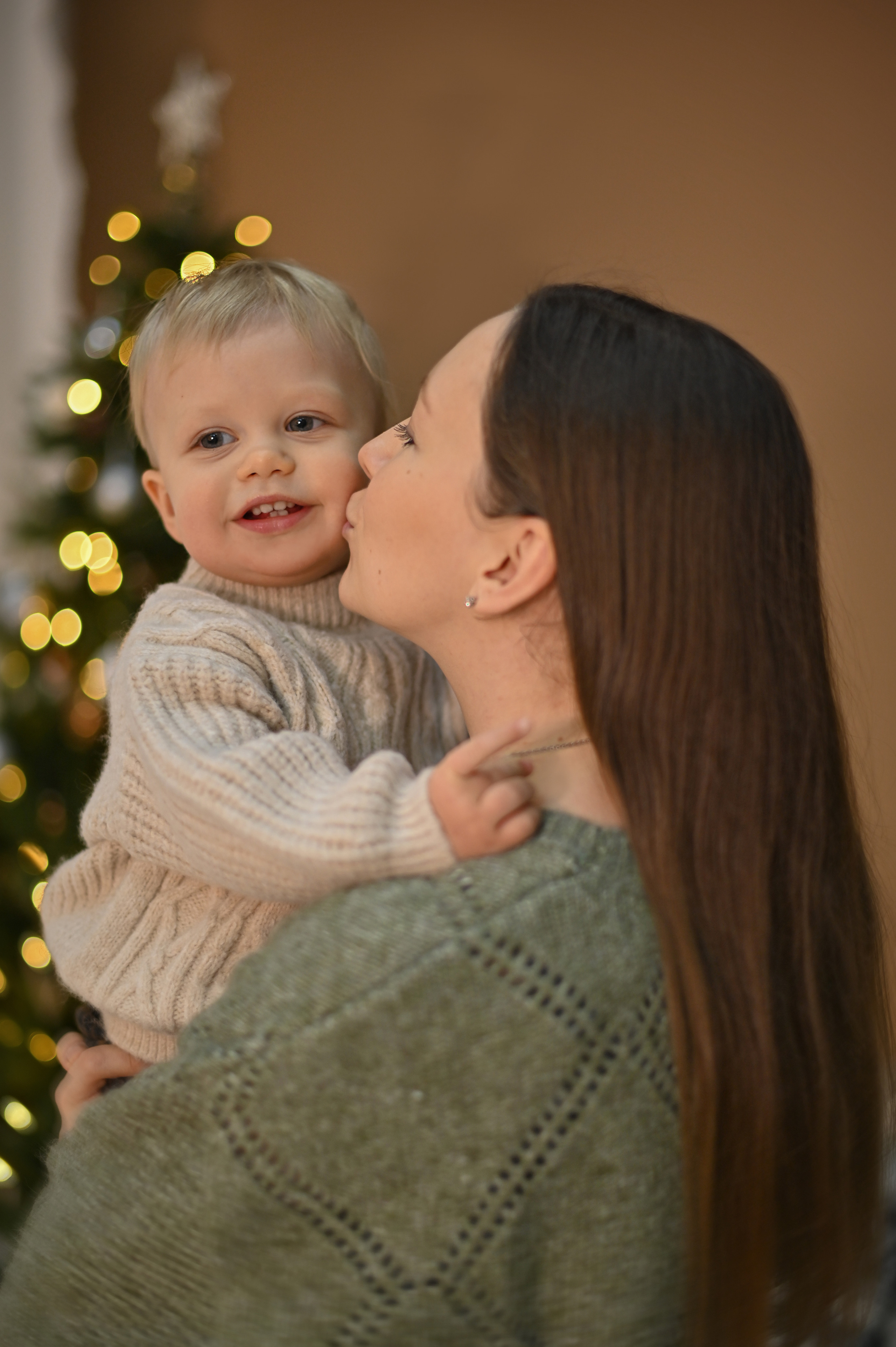 Дина с детьми в студии. Детский и семейный фотограф в финляндии дина пулкка. контент фотограф