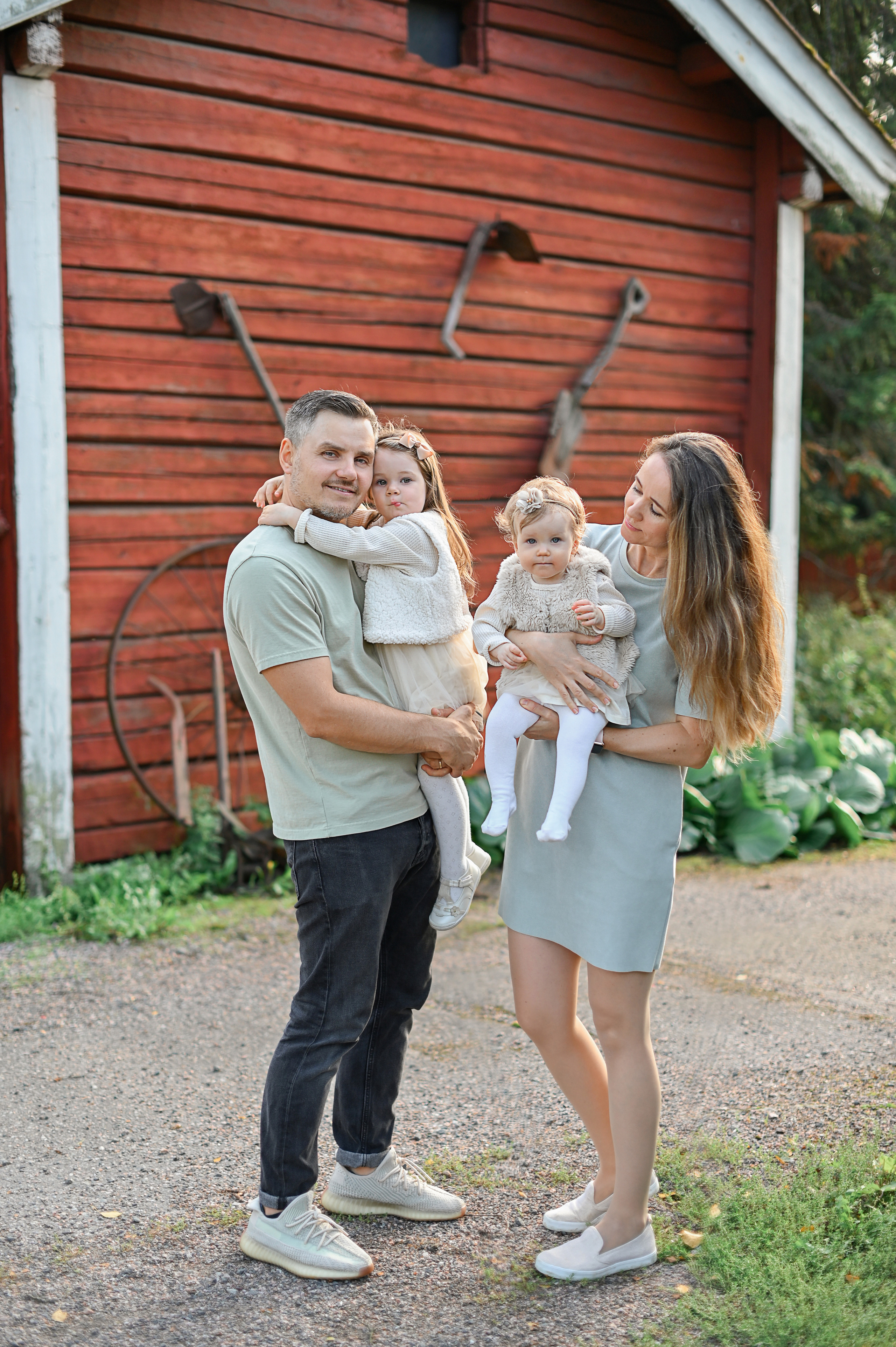 Семейная съемка в Koiramäen Pajutalli. Детский и семейный фотограф в финляндии дина пулкка. контент фотограф
