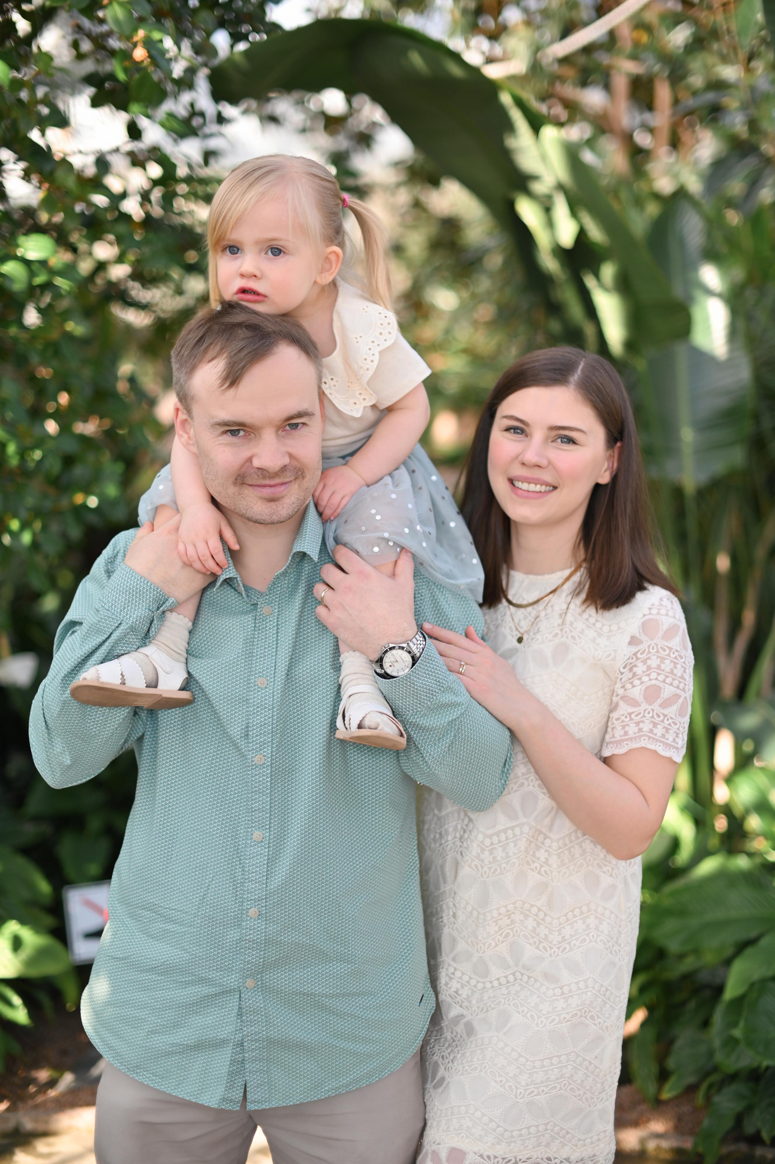 Семейная съемка в оранжерее. Детский и семейный фотограф в финляндии дина пулкка. контент фотограф