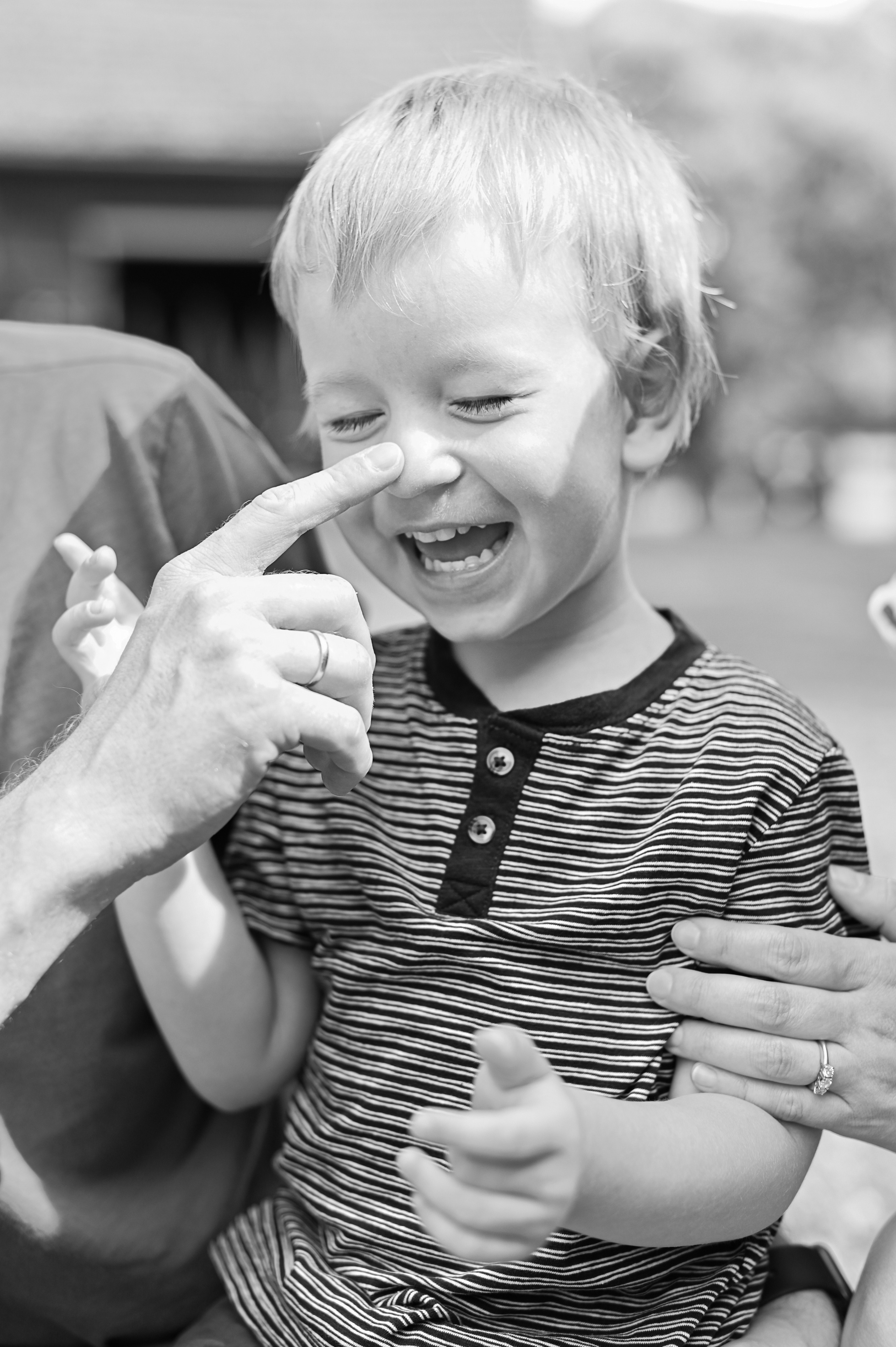 Семья в Koiramäen Pajutalli. Детский и семейный фотограф в финляндии дина пулкка. контент фотограф