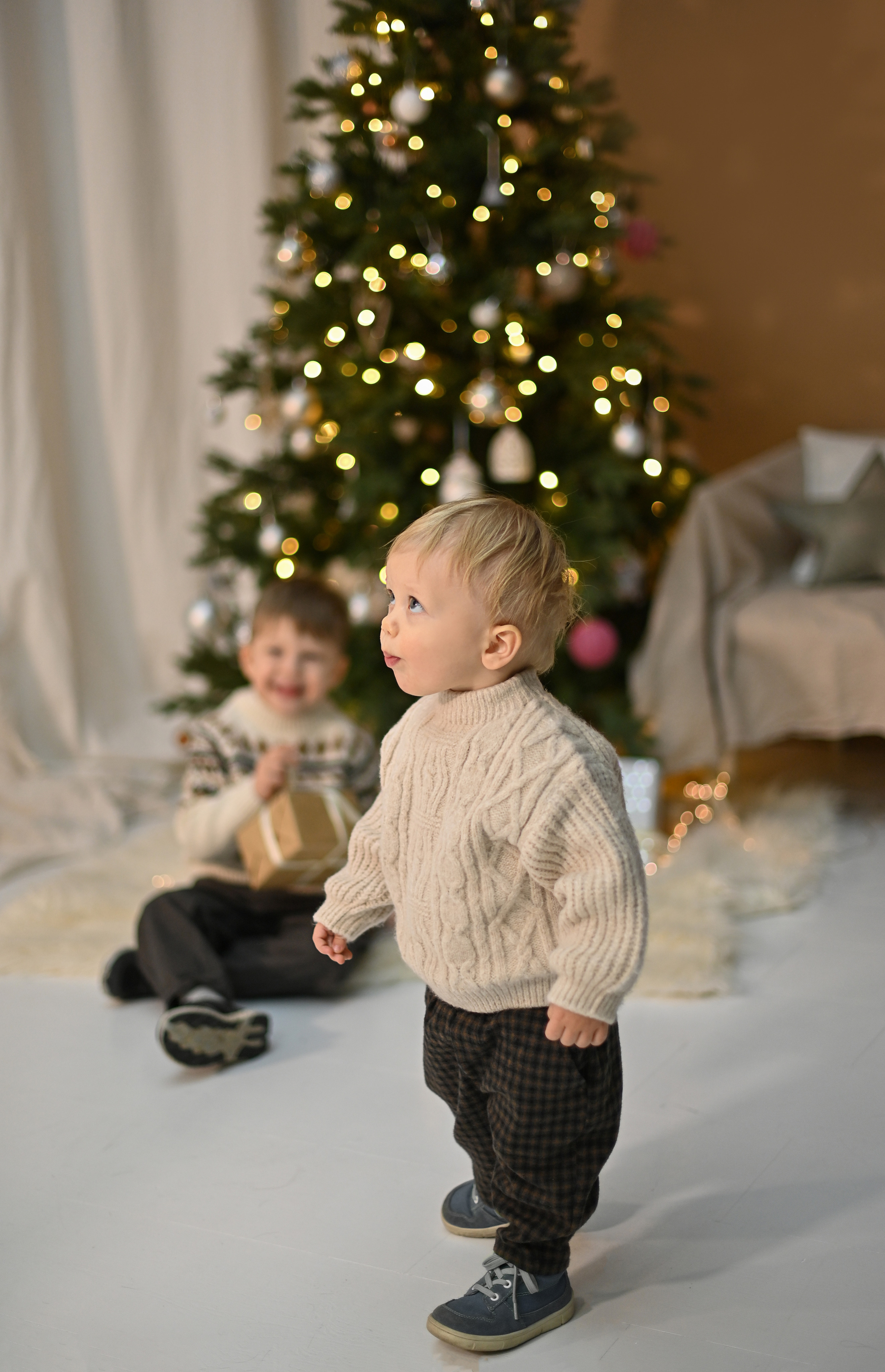 Дина с детьми в студии. Детский и семейный фотограф в финляндии дина пулкка. контент фотограф