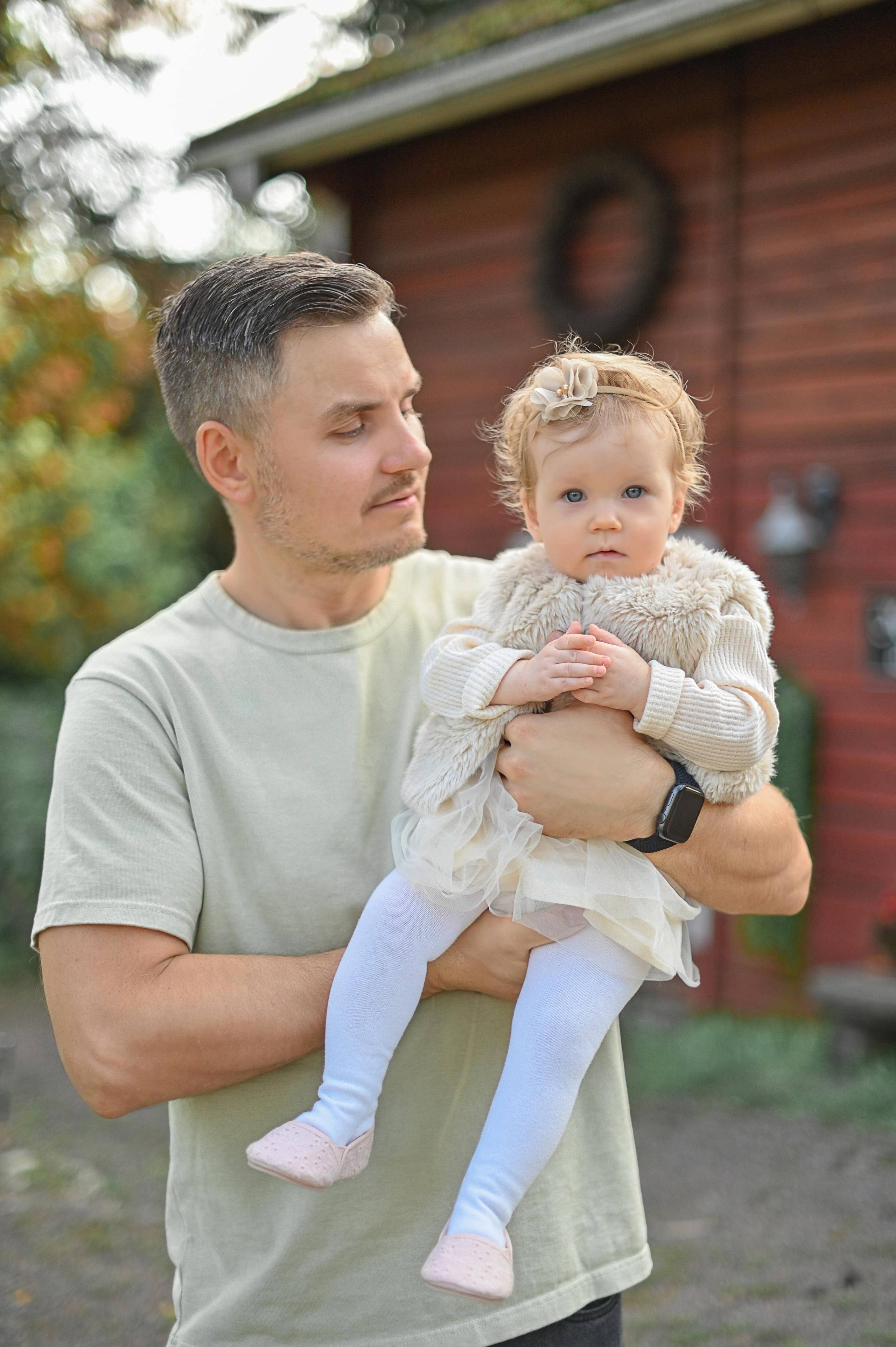 Семейная съемка в Koiramäen Pajutalli. Детский и семейный фотограф в финляндии дина пулкка. контент фотограф