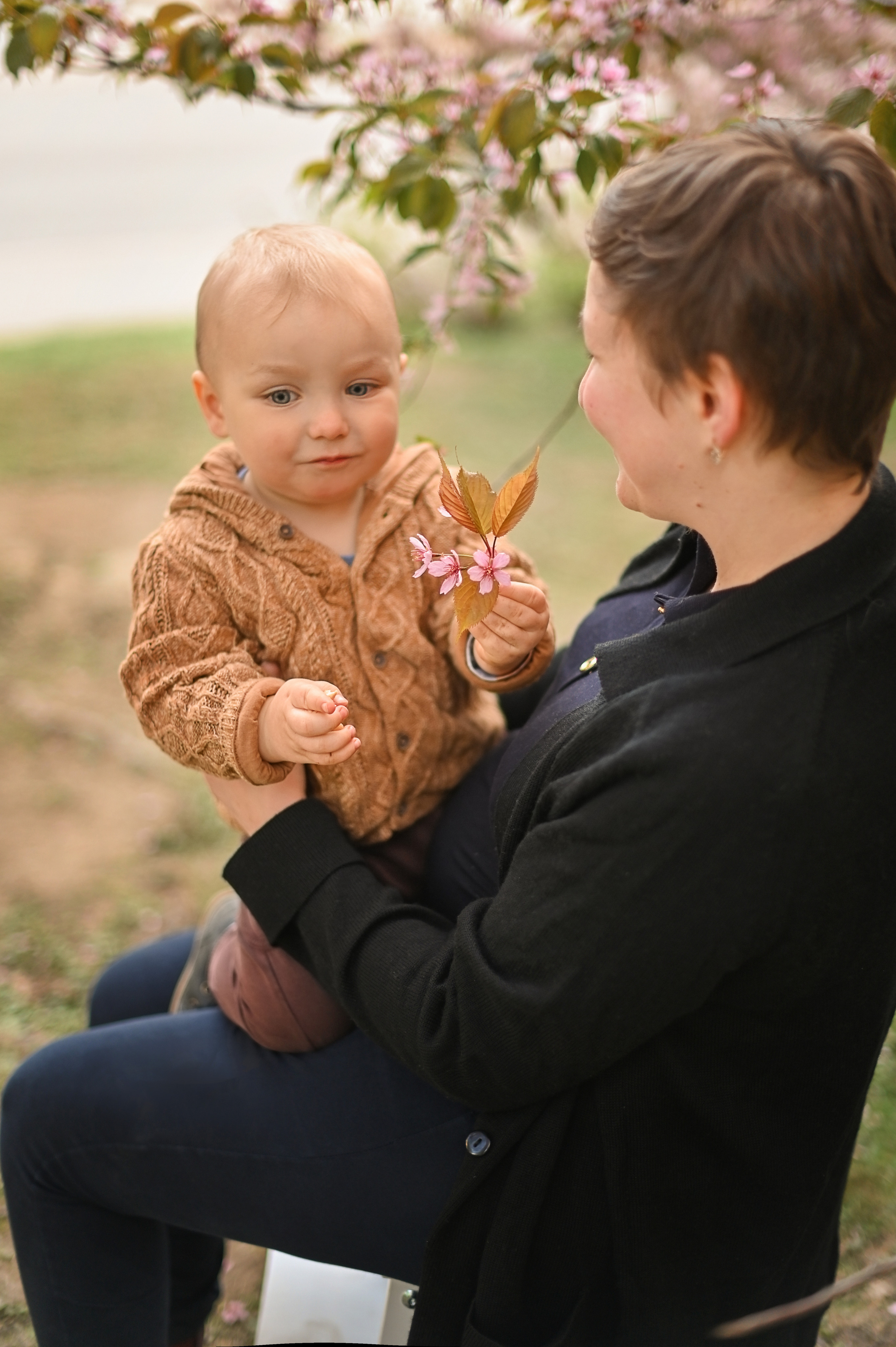 Сакура. Мама и сын. Детский и семейный фотограф в финляндии дина пулкка. контент фотограф