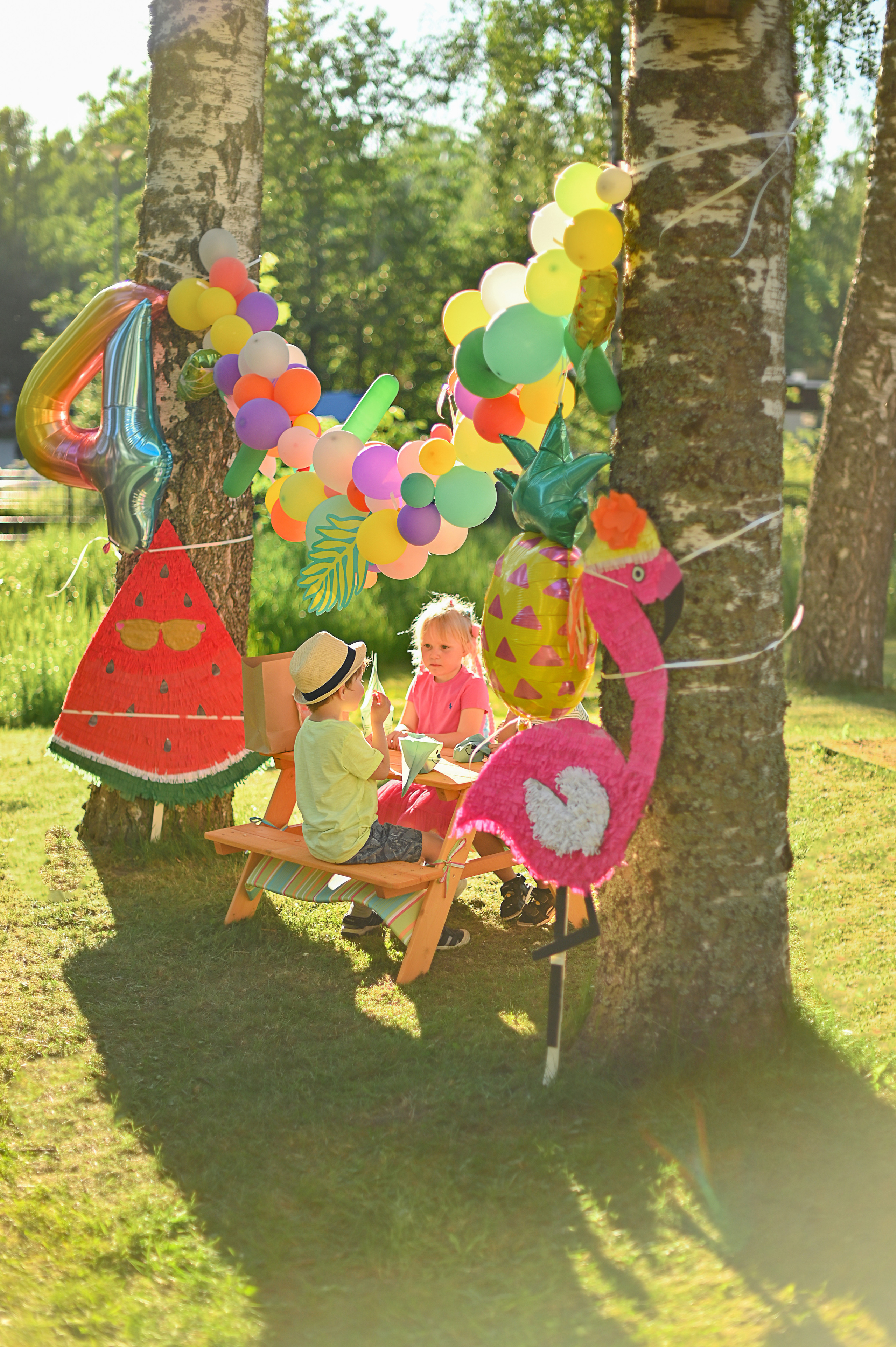 Адель 4 года. Гавайская вечеринка во дворе многоквартирного дома. Детский и семейный фотограф в финляндии дина пулкка. контент фотограф