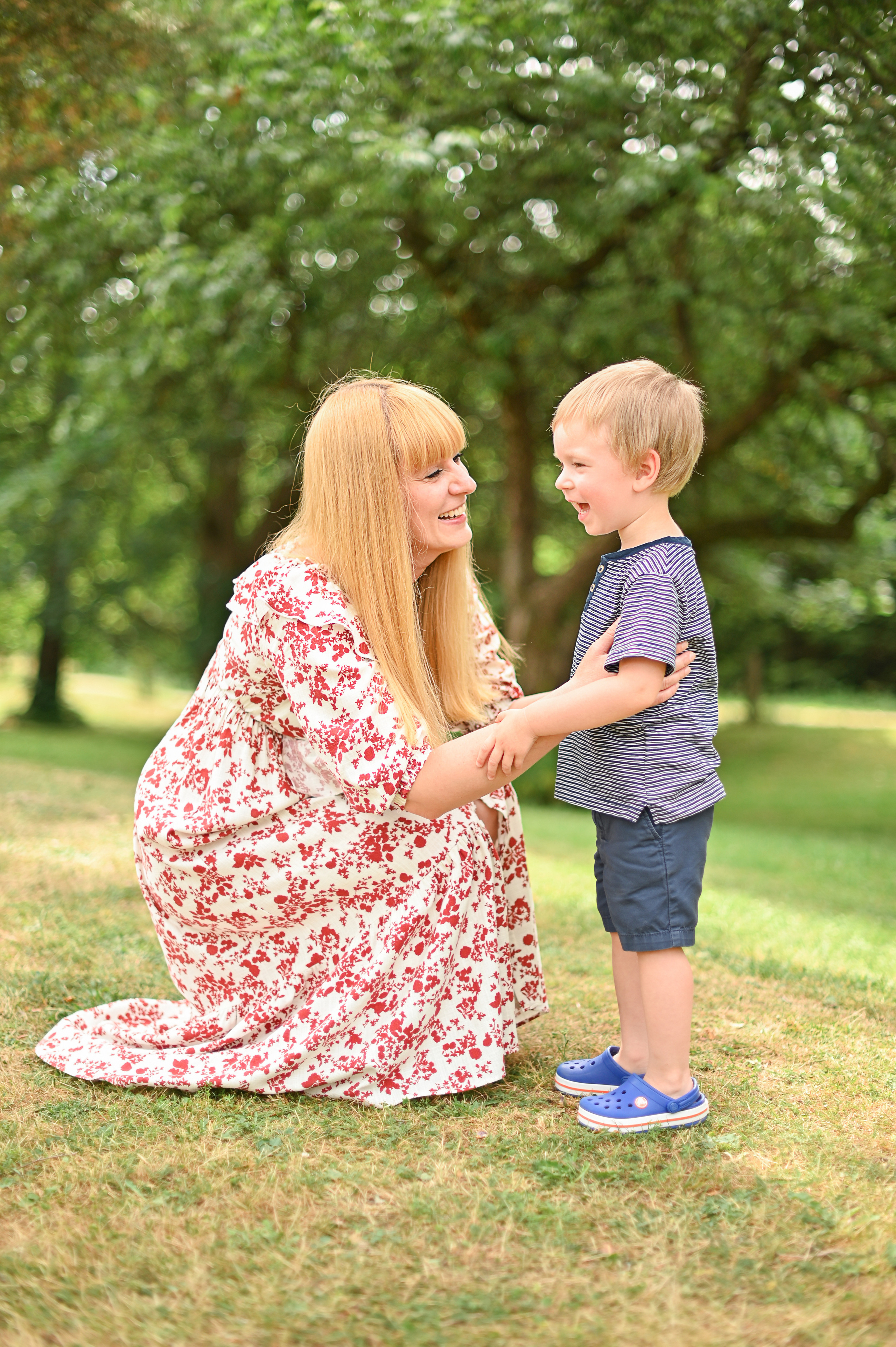 Семья в Koiramäen Pajutalli. Детский и семейный фотограф в финляндии дина пулкка. контент фотограф