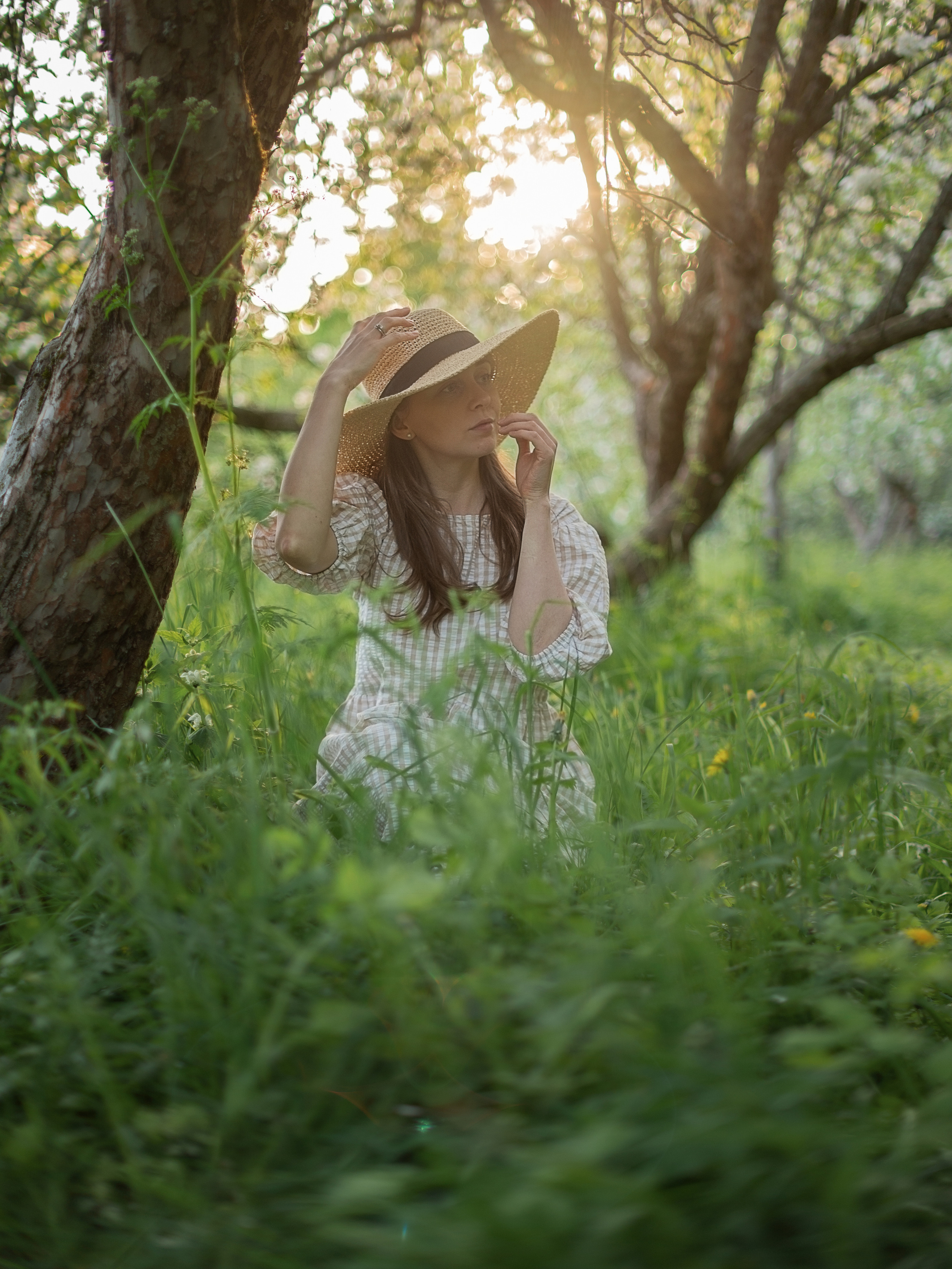 В яблонях. Детский и семейный фотограф в финляндии дина пулкка. контент фотограф