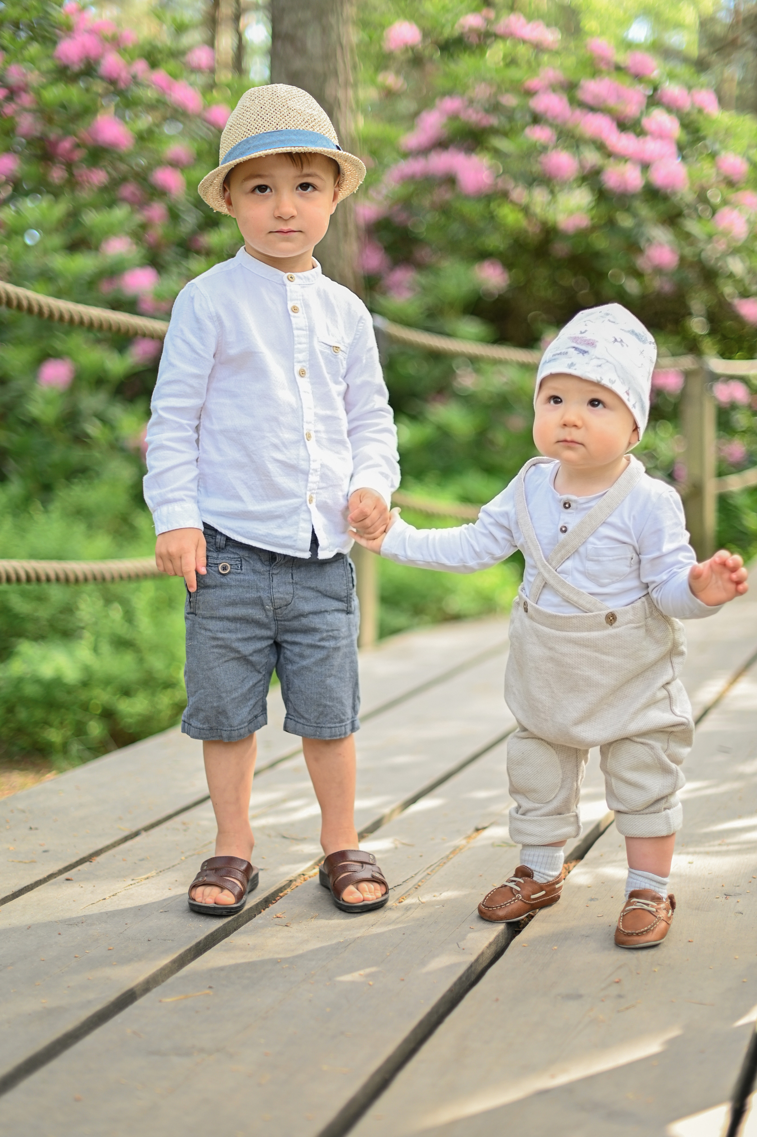 Семья в парке Рододендронов. Детский и семейный фотограф в финляндии дина пулкка. контент фотограф