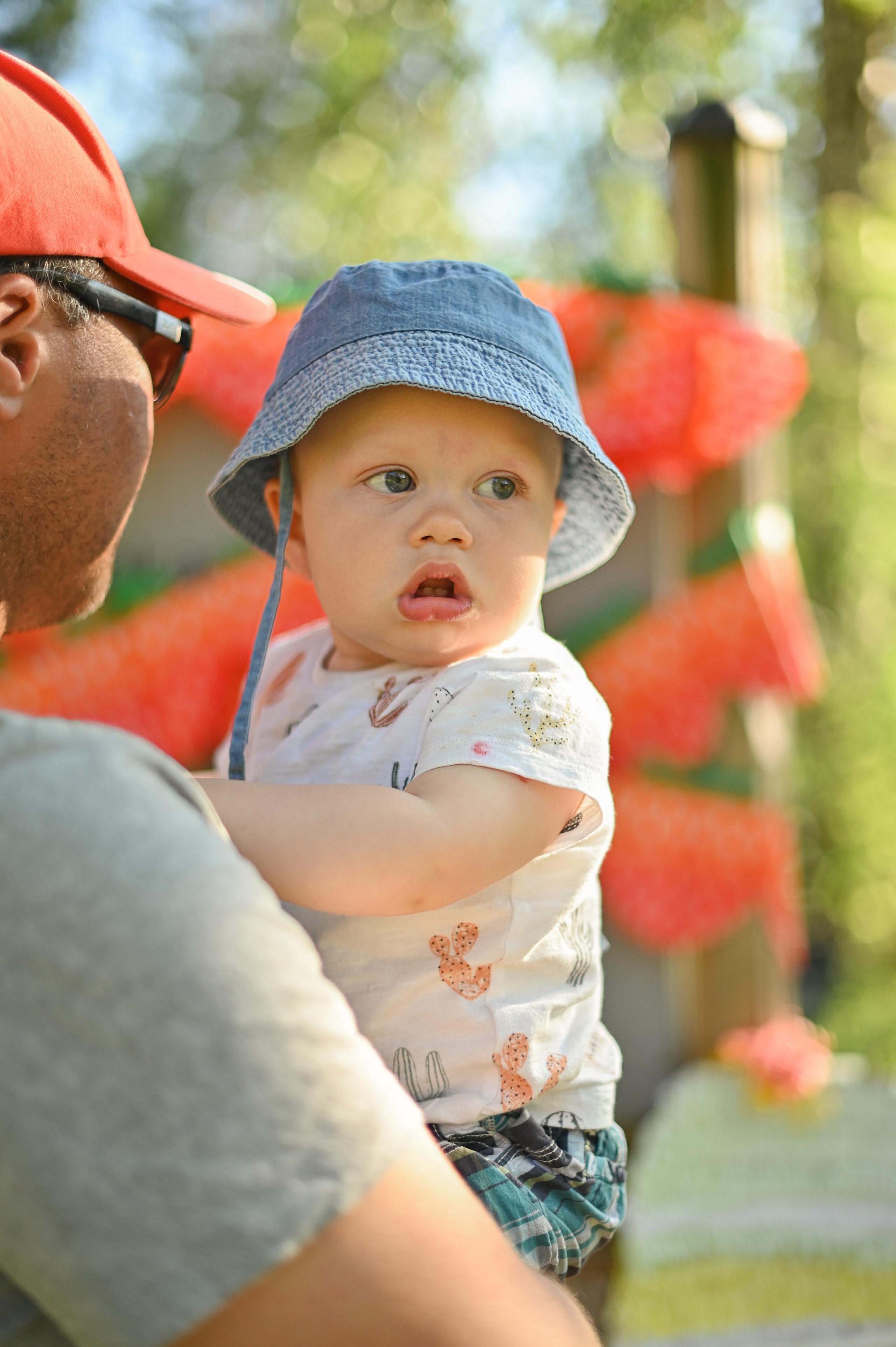 Адель 4 года. Гавайская вечеринка во дворе многоквартирного дома. Детский и семейный фотограф в финляндии дина пулкка. контент фотограф