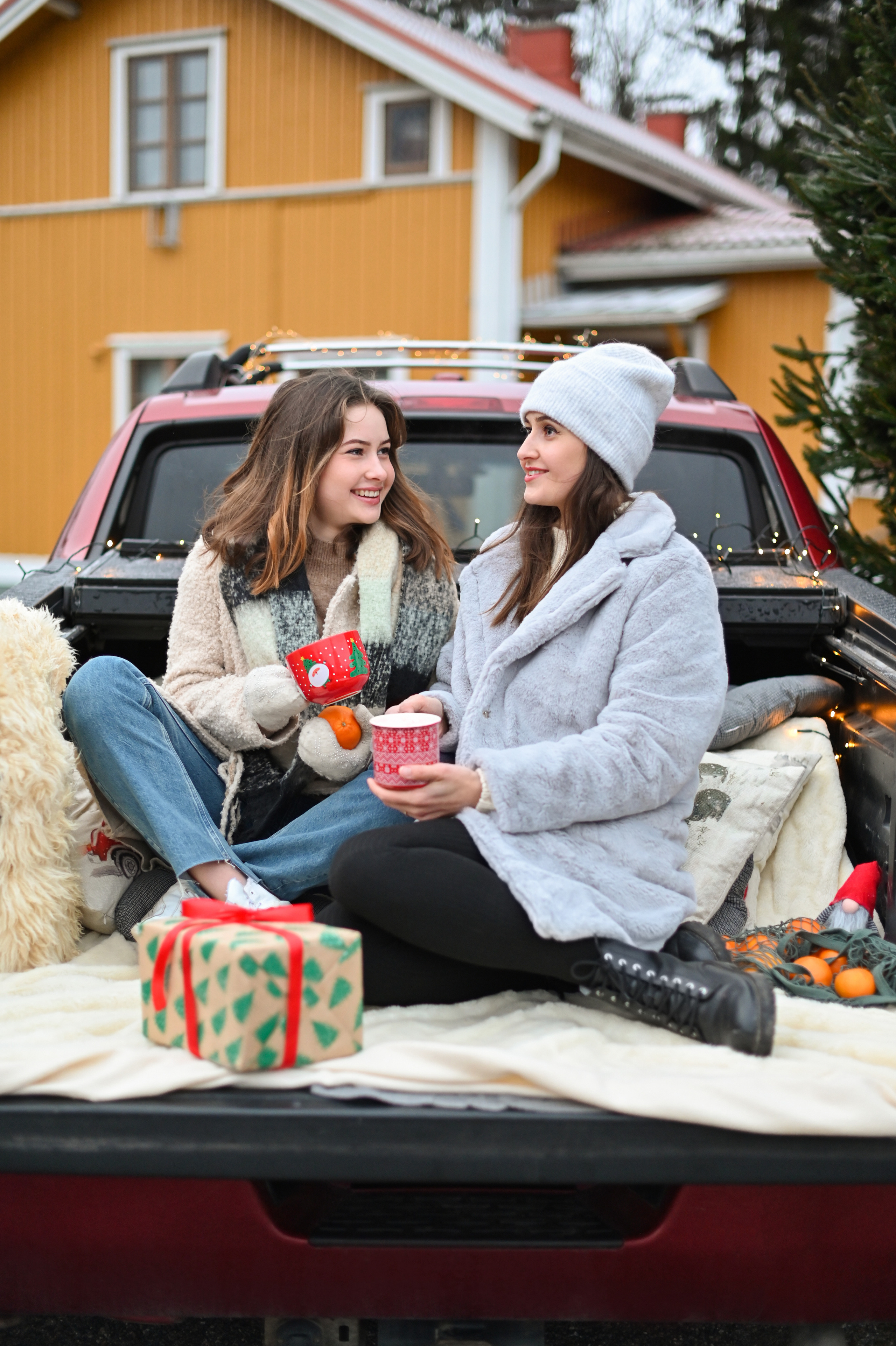 Новогодний фотодень с машиной. Детский и семейный фотограф в финляндии дина пулкка. контент фотограф