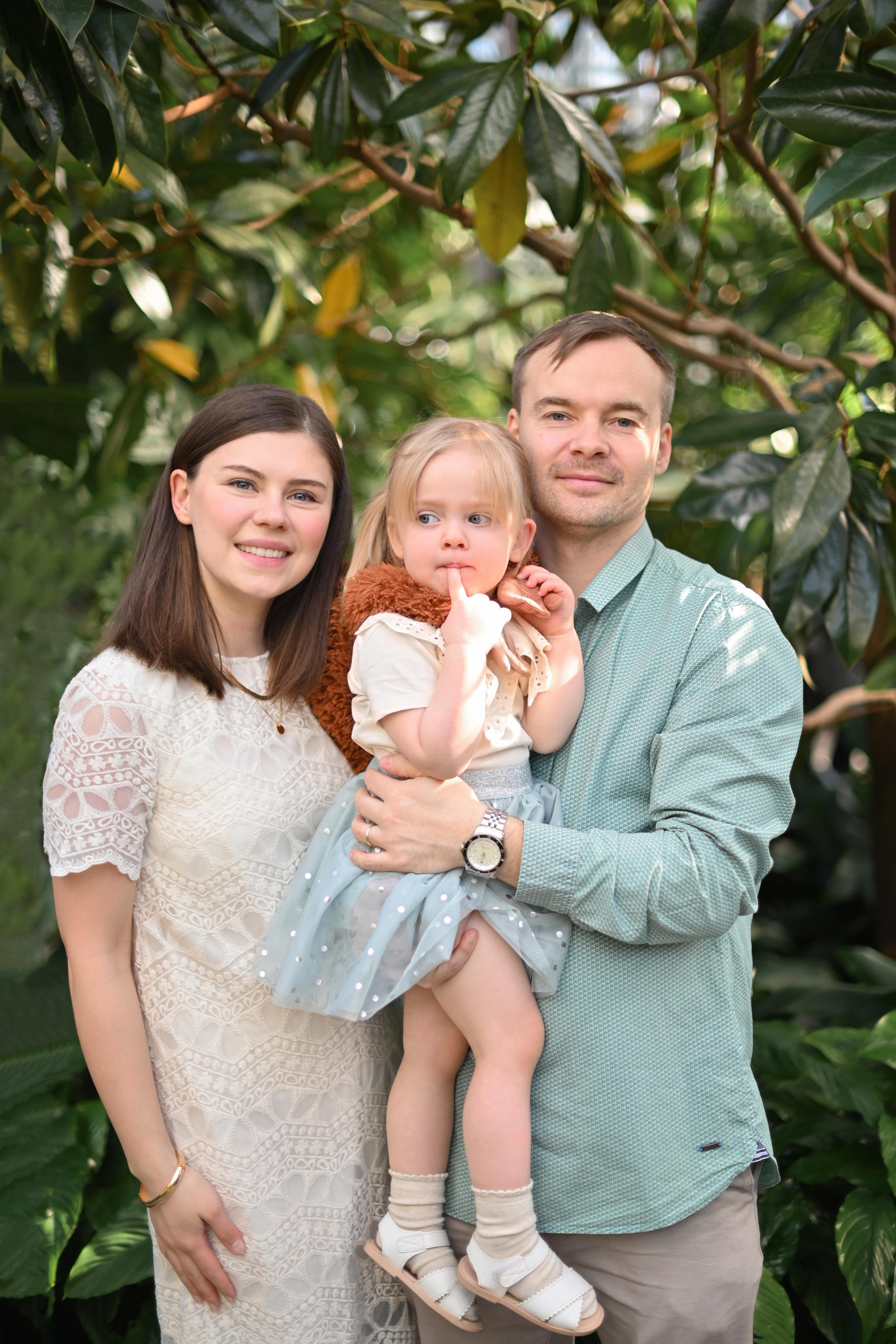 Семейная съемка в оранжерее. Детский и семейный фотограф в финляндии дина пулкка. контент фотограф